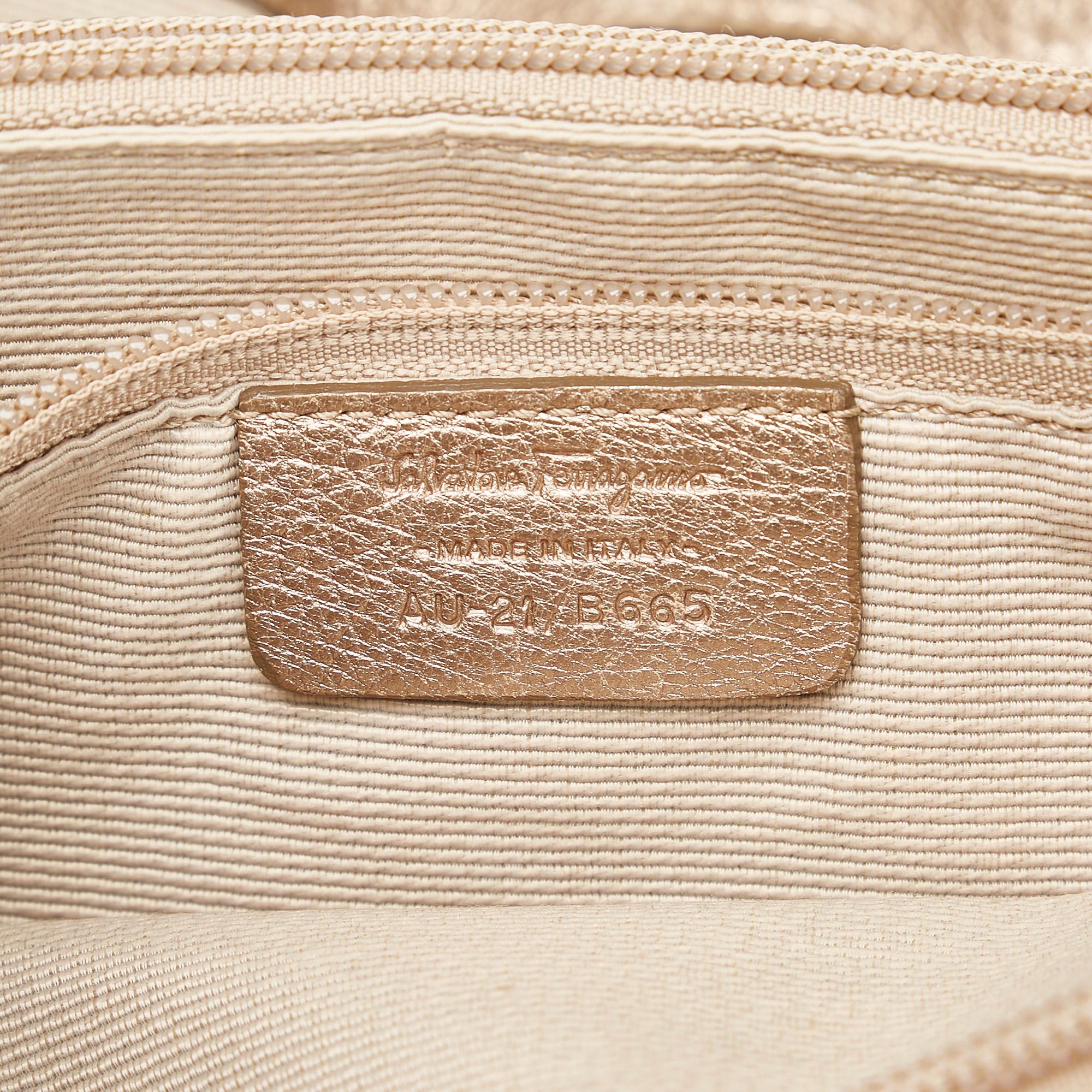 Salvatore Ferragamo Vara Bow Tote Bag (SHG-36429)