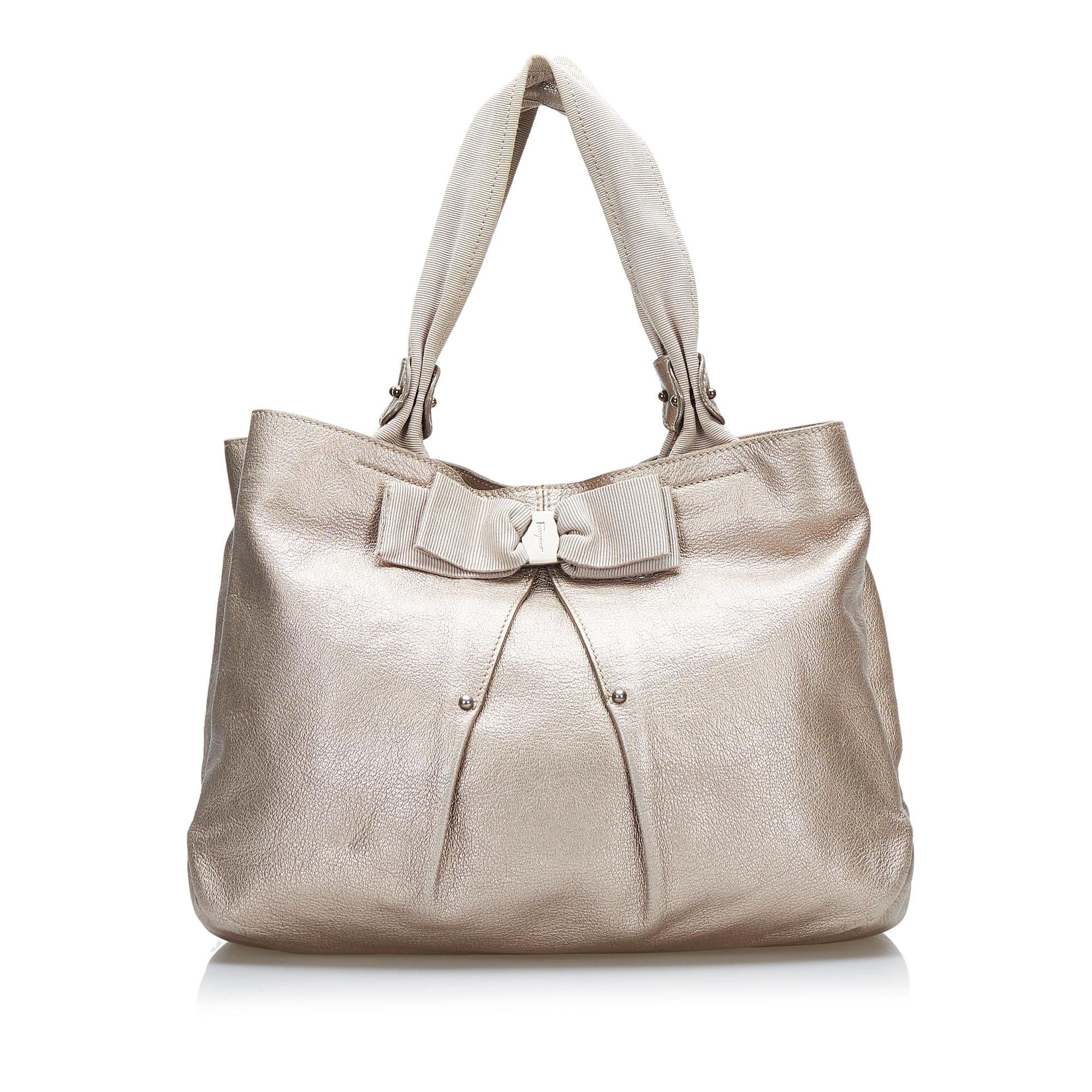 Salvatore Ferragamo Vara Bow Tote Bag (SHG-36429)