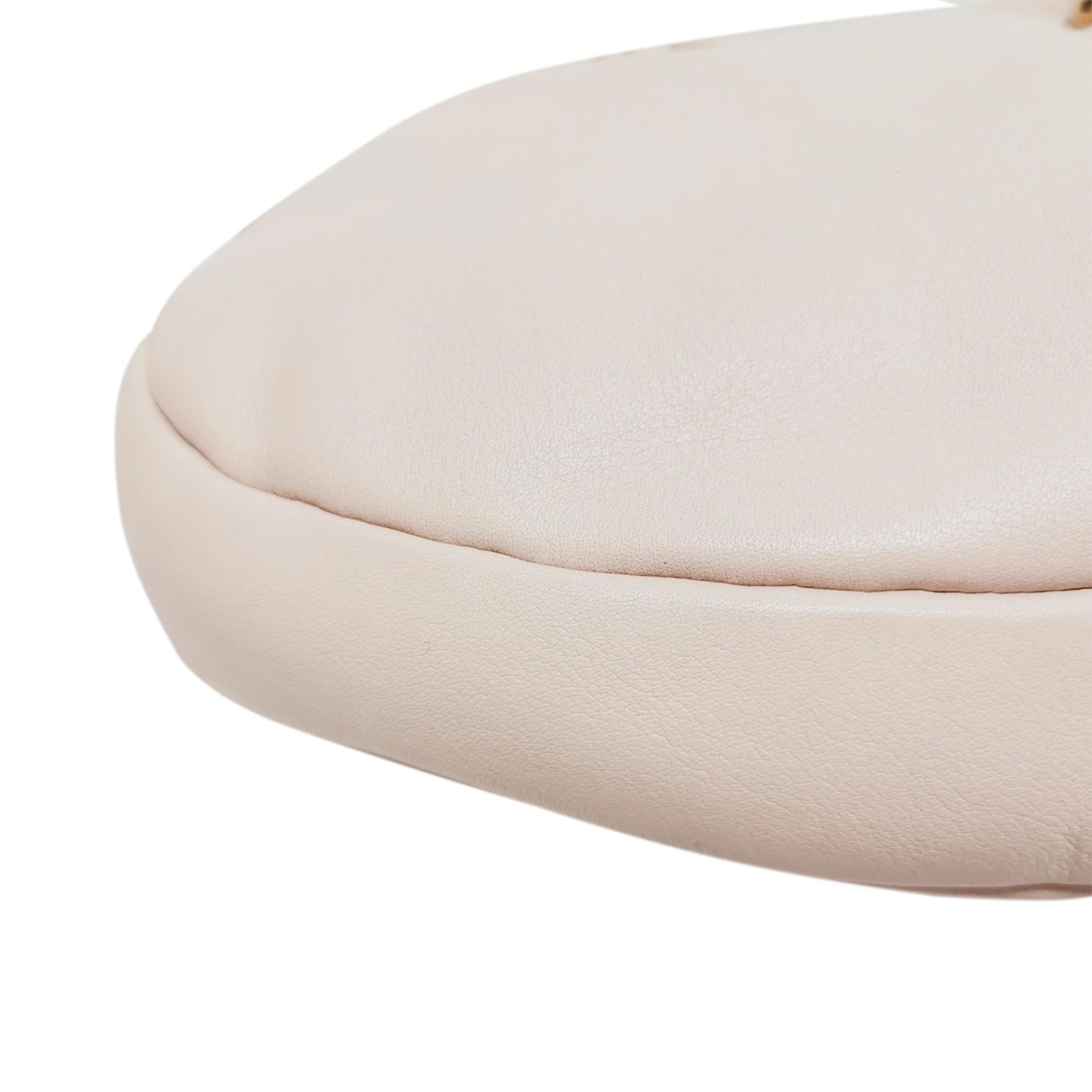 Salvatore Ferragamo Vara Leather Shoulder Bag (SHG-32427)