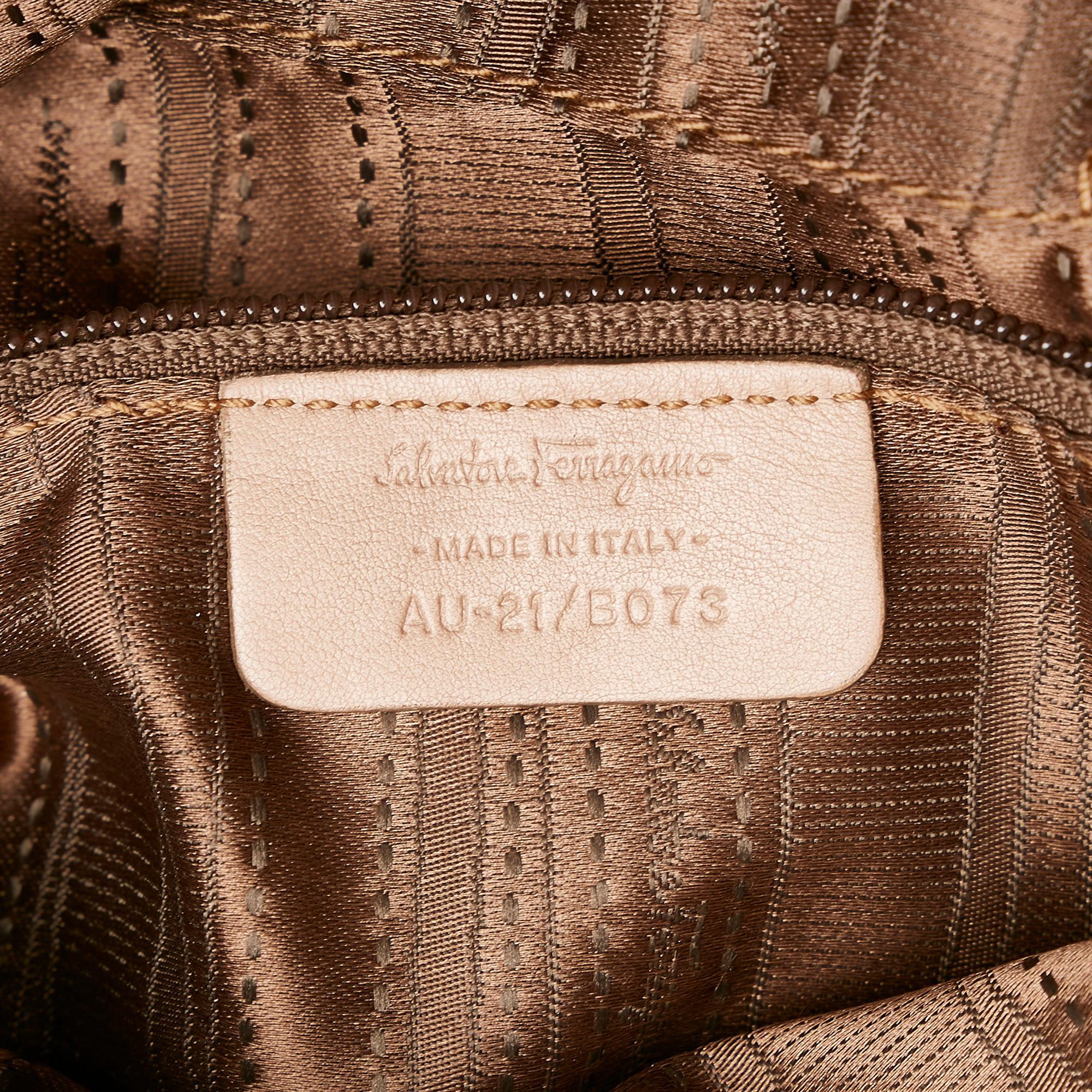 Salvatore Ferragamo Vara Leather Tote Bag (SHG-32248)