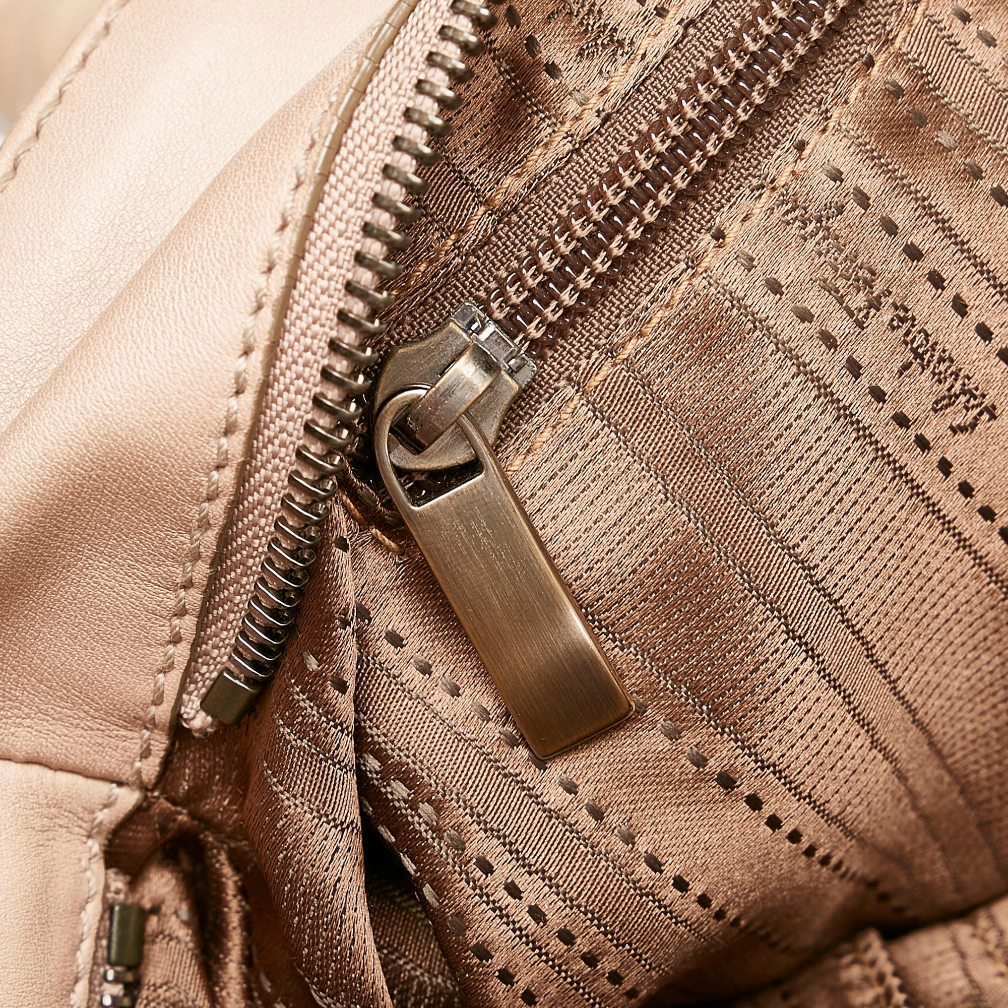 Salvatore Ferragamo Vara Leather Tote Bag (SHG-32248)