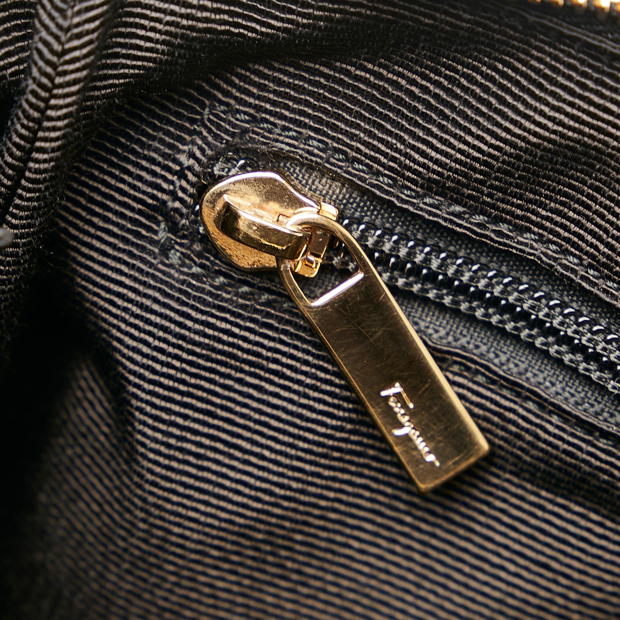 Salvatore Ferragamo Vara Nylon Shoulder Bag (SHG-36798)