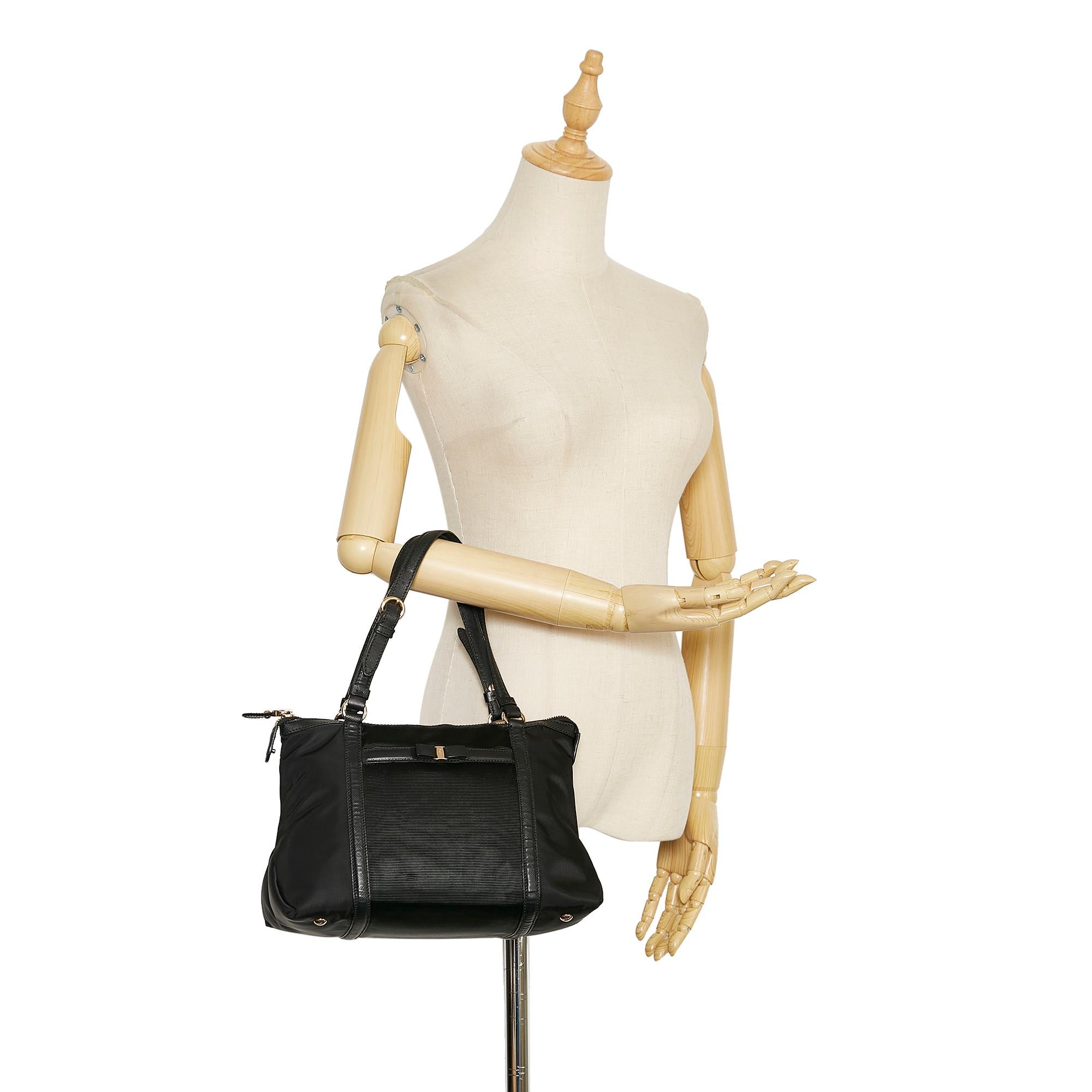 Salvatore Ferragamo Vara Nylon Shoulder Bag (SHG-36798)