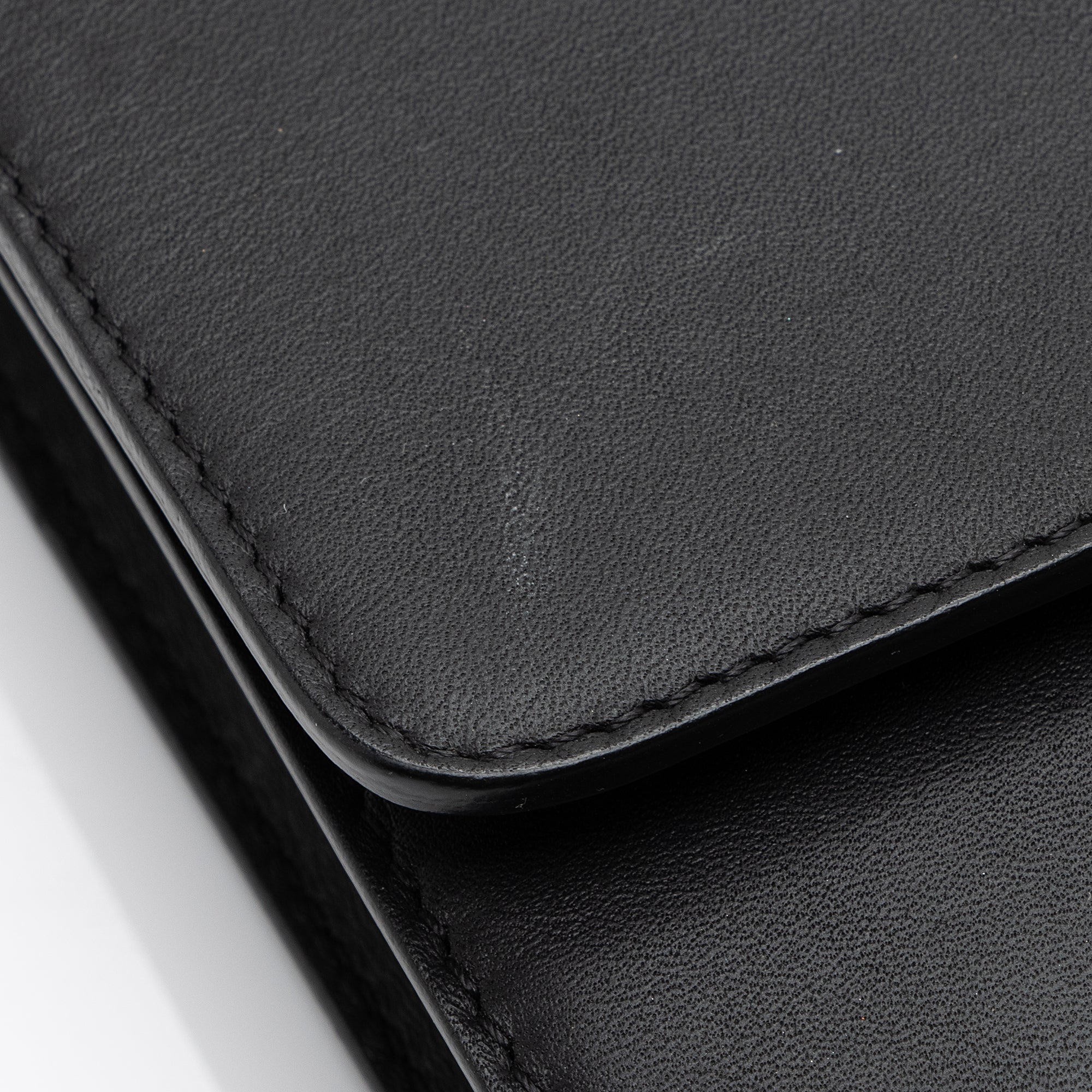 Tod's Leather Envelope Crossbody Bag (SHF-23061)