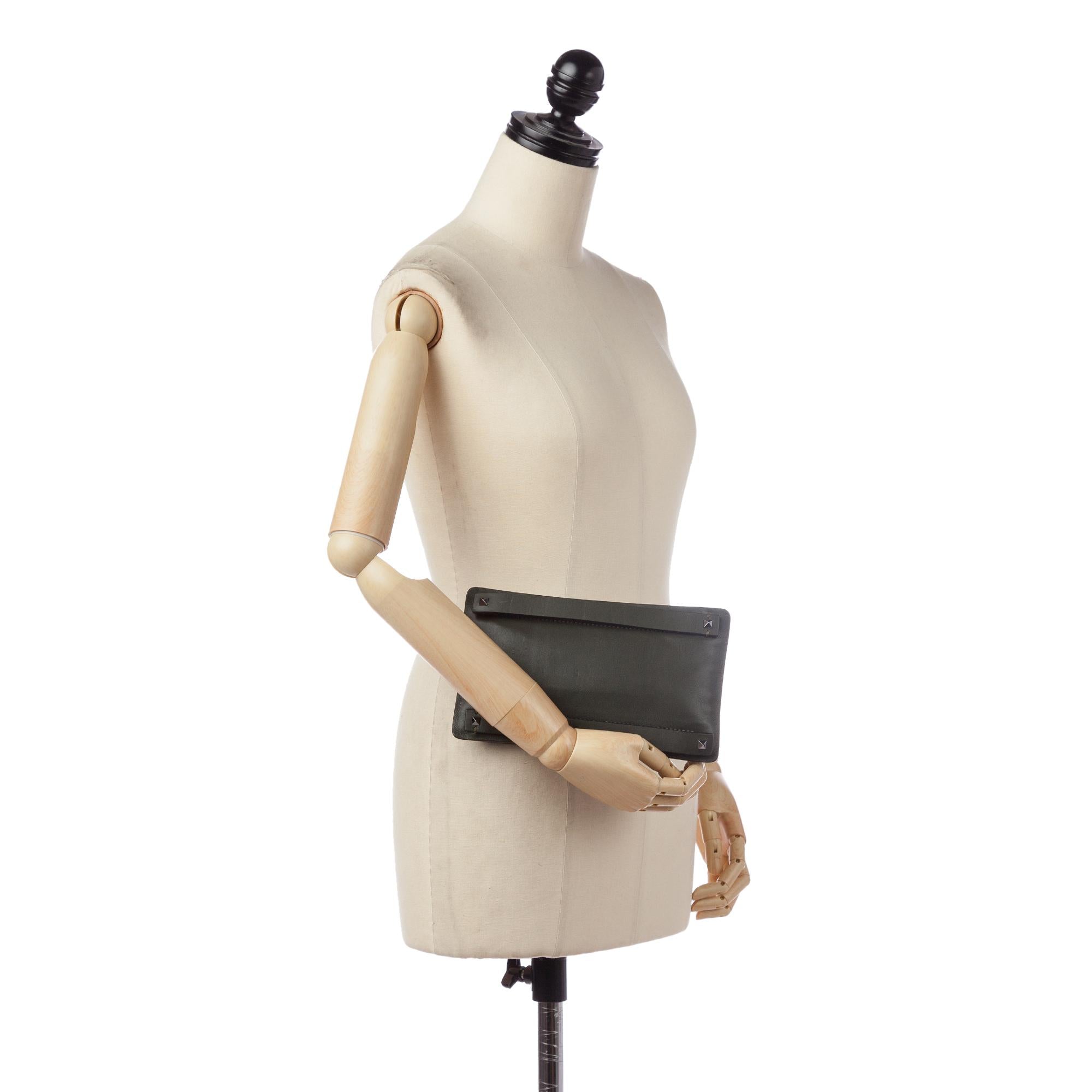 Valentino Rockstud Leather Clutch Bag (SHG-37380)