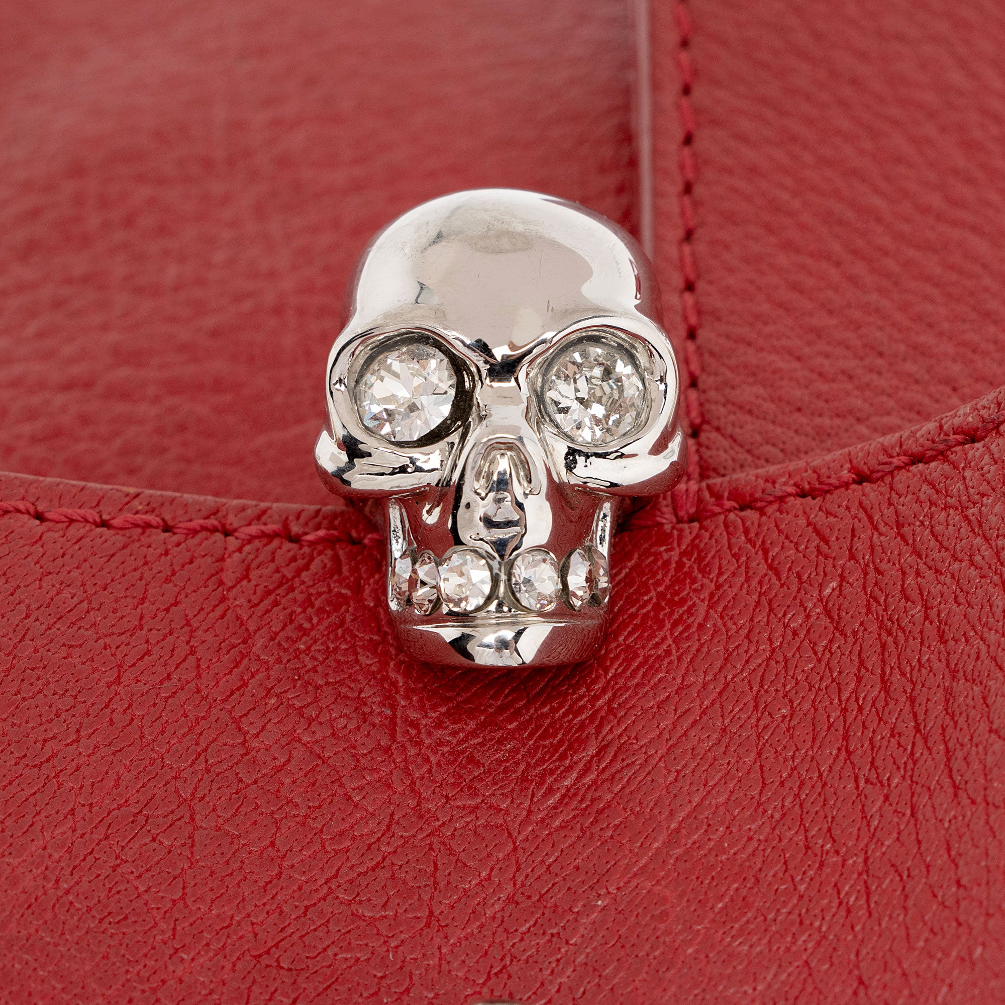 Alexander McQueen Leather Crystal Twin Skull Flap Shoulder Bag (SHF-uXSFgg)