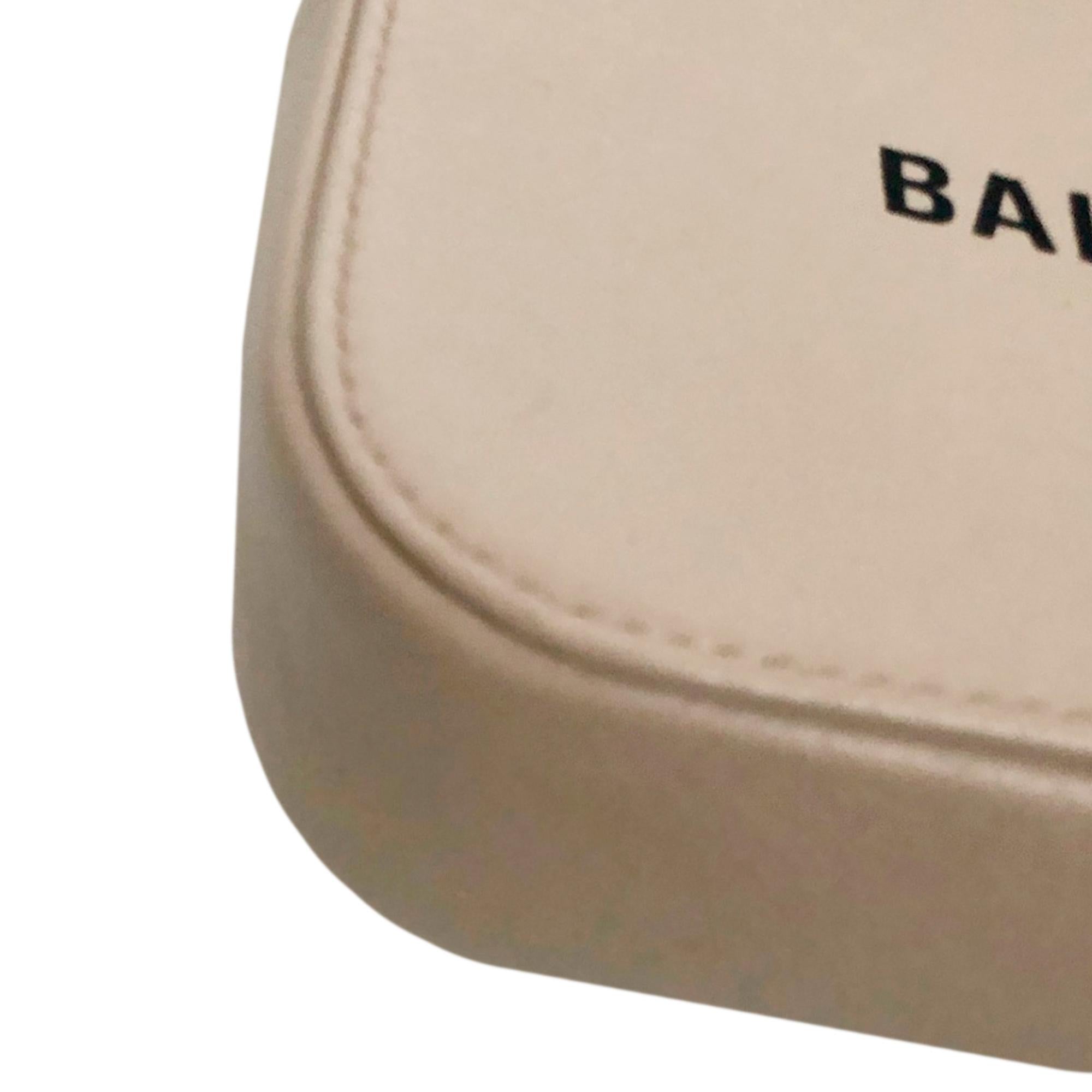 Balenciaga Everyday XS Camera Bag (SHG-HvZ7mI)