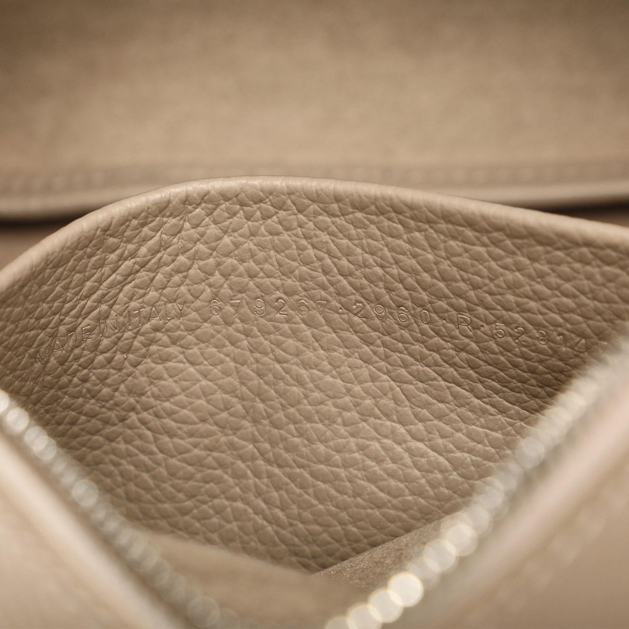 Balenciaga Medium Everyday Camera Bag (SHG-JDZMjW)