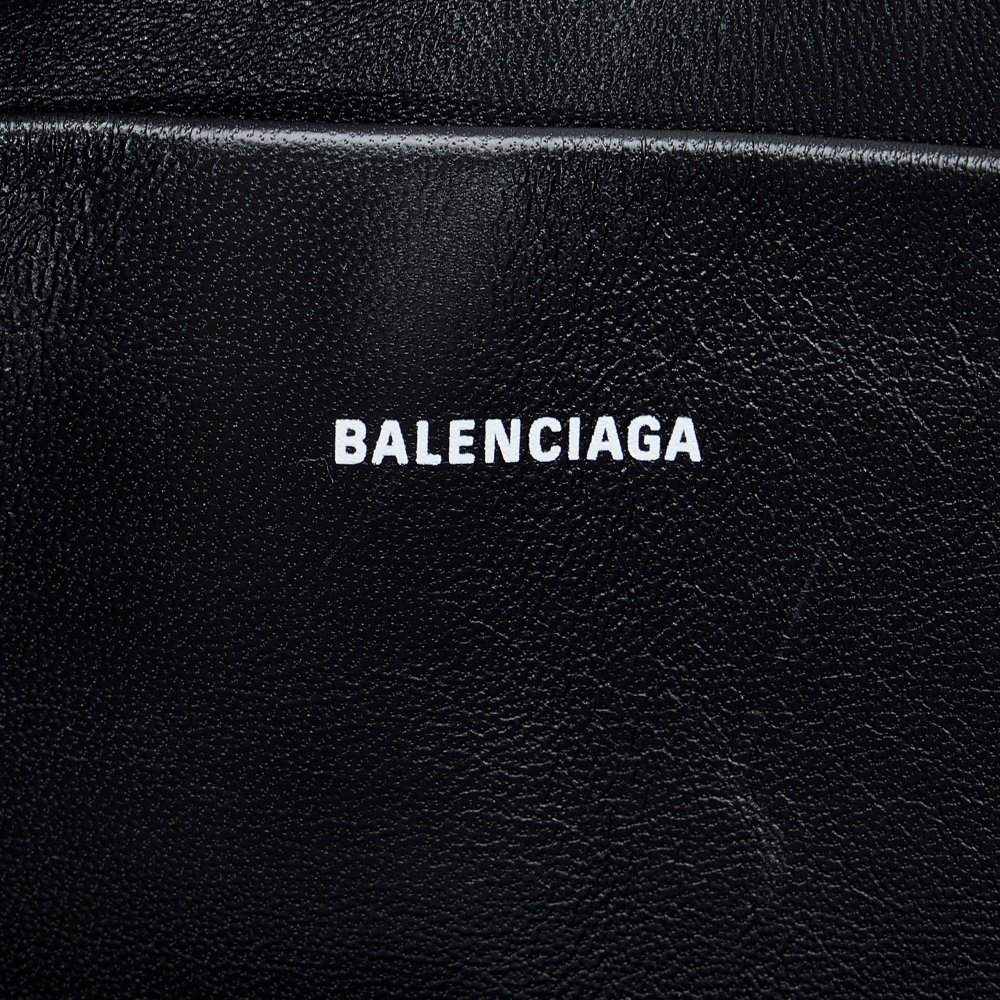 Balenciaga Supermarket Magazine Clutch (SHG-fVz7WG)