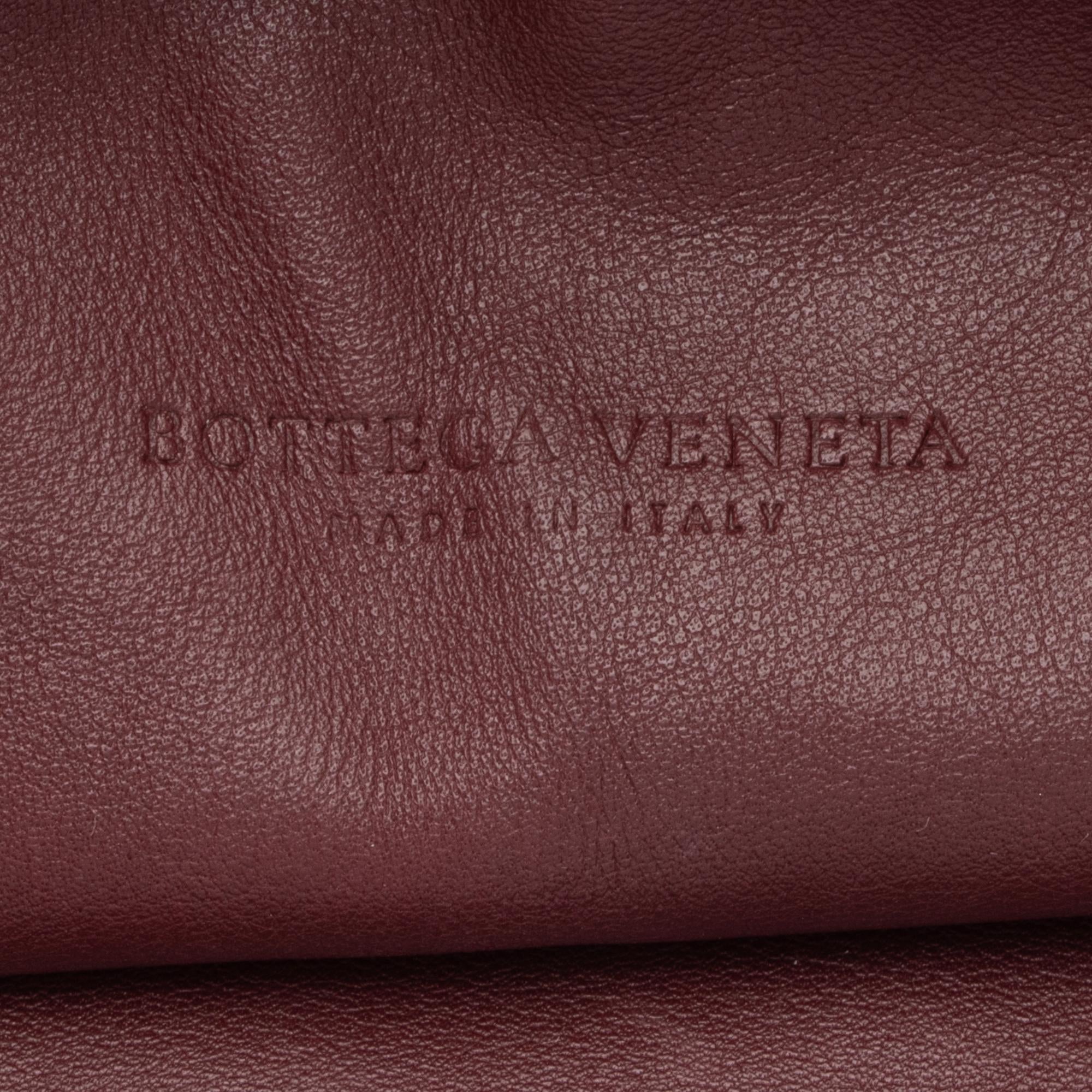 Bottega Veneta Calfskin The Pouch Clutch (SHF-cWyZ85)