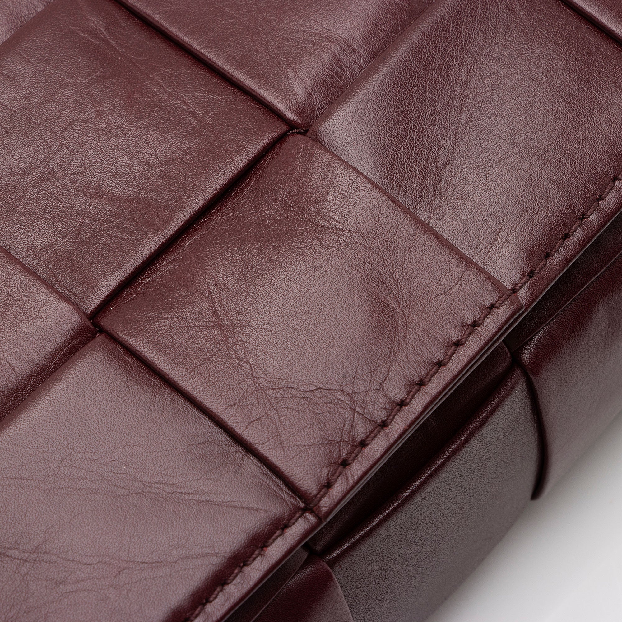 Bottega Veneta Distressed Calfskin Cassette Small Crossbody Bag (SHF-K6GzFo)