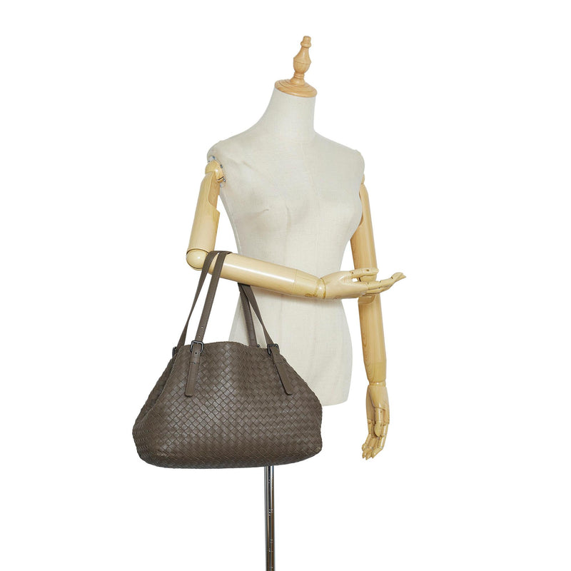 Bottega Veneta Intrecciato Cesta Tote (SHG-8VFzvh) – LuxeDH