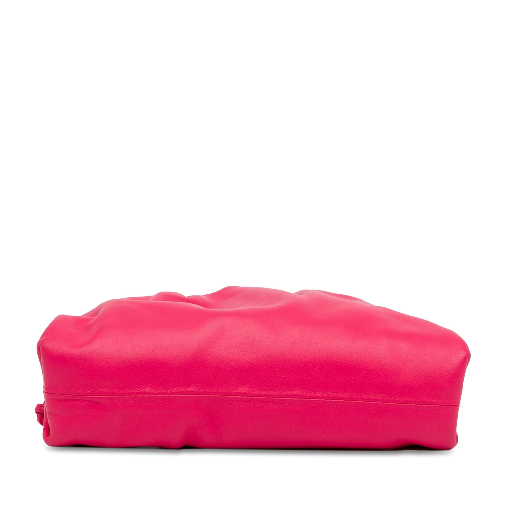 Bottega Veneta Lambskin The Mini Pouch (SHG-DPdZkW)