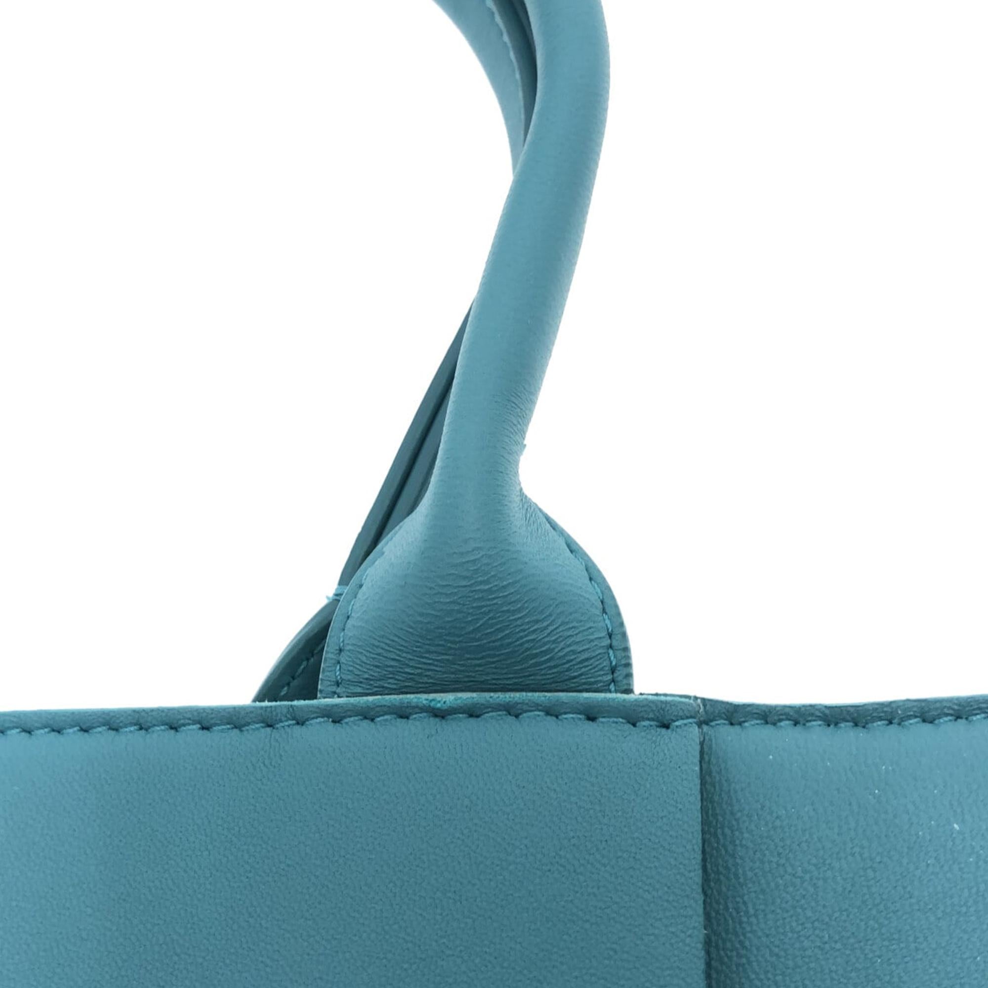 Bottega Veneta Large Maxi Intrecciato Arco Tote (SHG-cBLzn9)