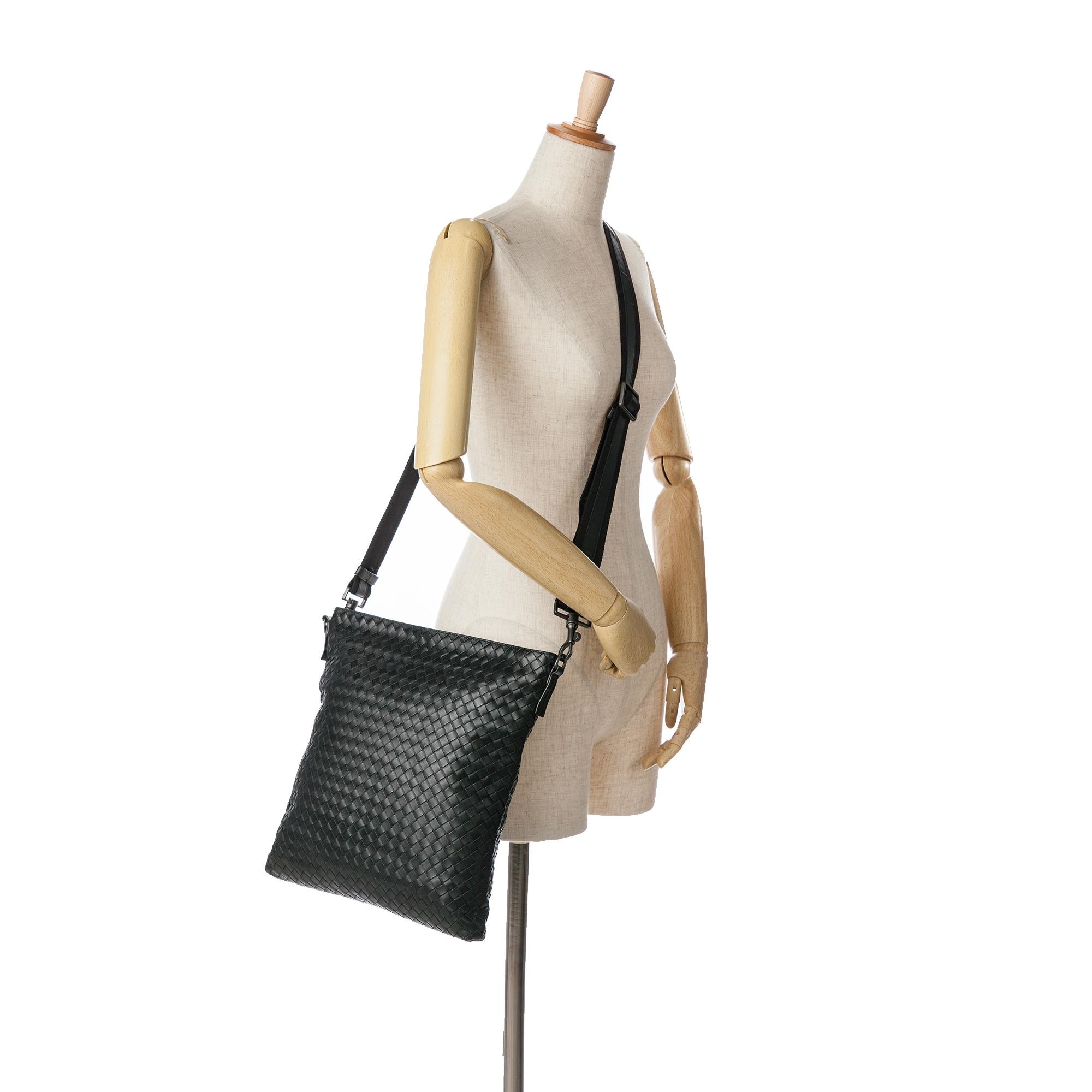 Bottega Veneta Leather Intrecciato Crossbody (SHG-UpQ1zE)