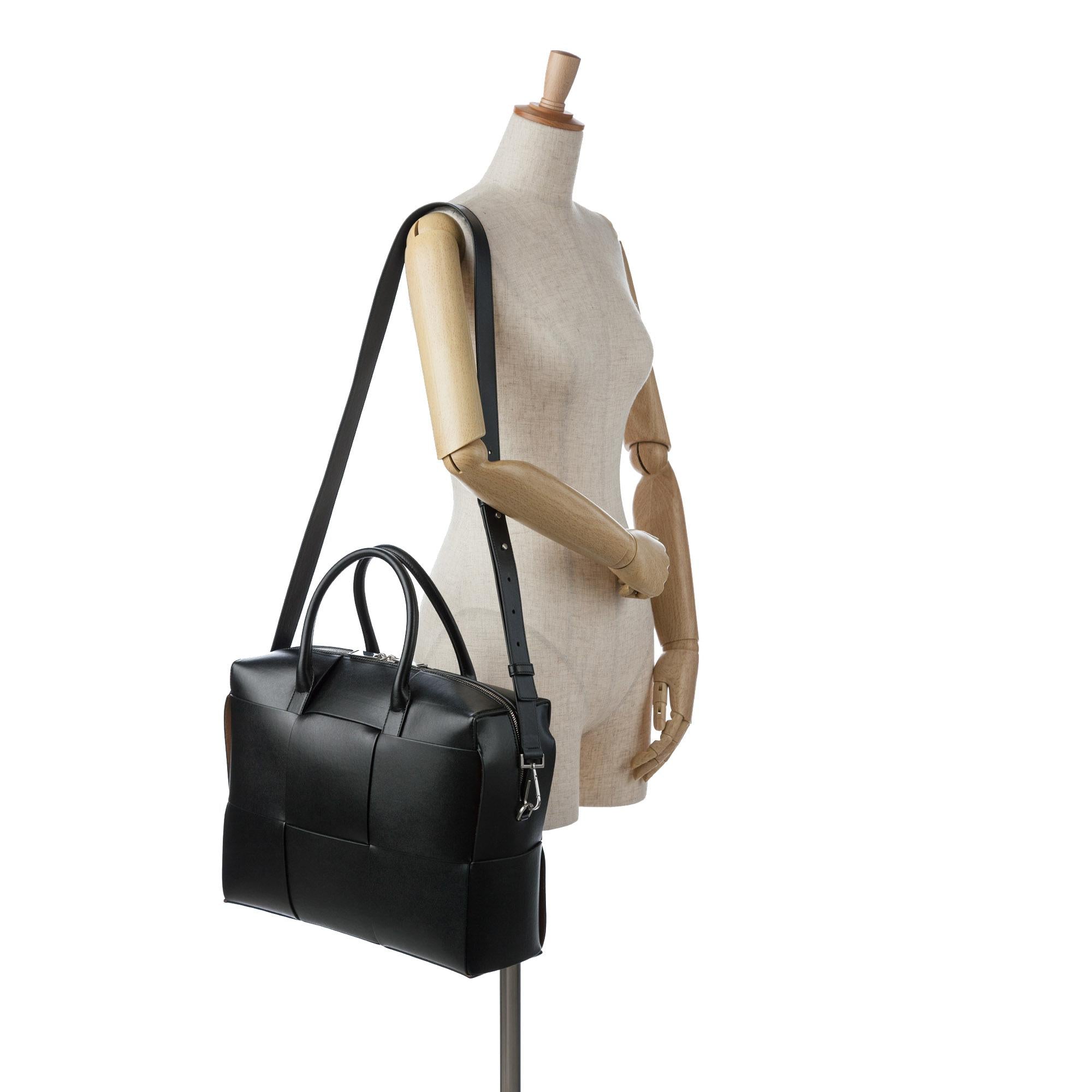 Bottega Veneta Maxi Intrecciato Arco Briefcase (SHG-GSkGKV)