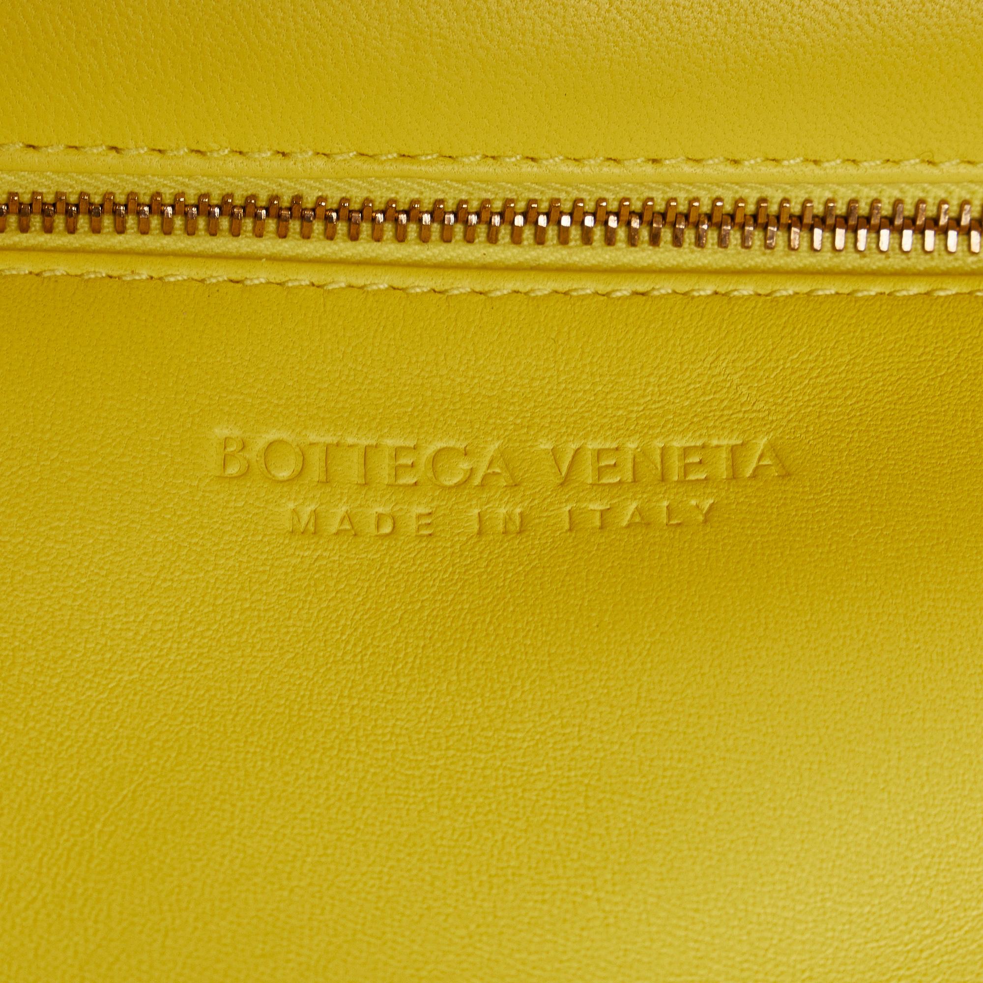 Bottega Veneta Maxi Intrecciato Padded Leather Satchel (SHG-TXVGuv)