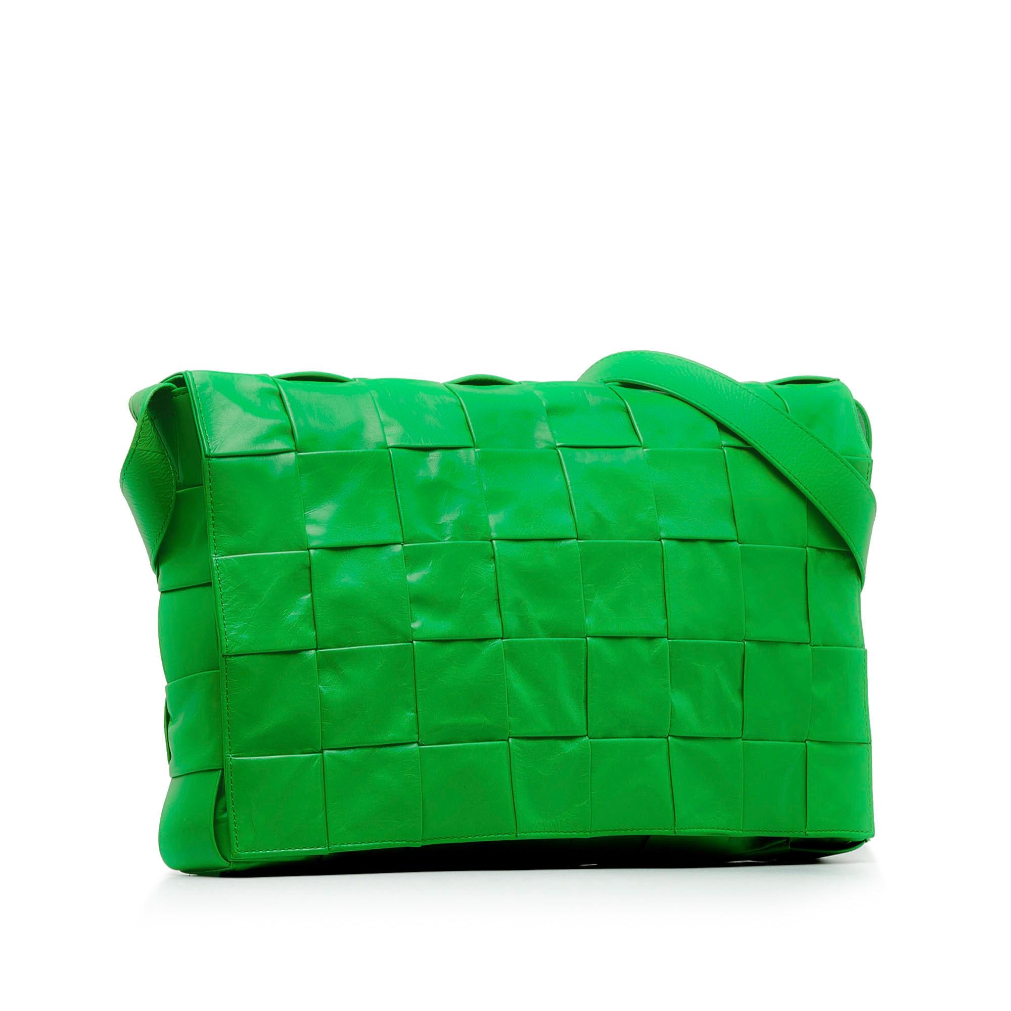 Bottega Veneta Maxi Nappa Intrecciato Cassette Crossbody (SHG-YggedA)