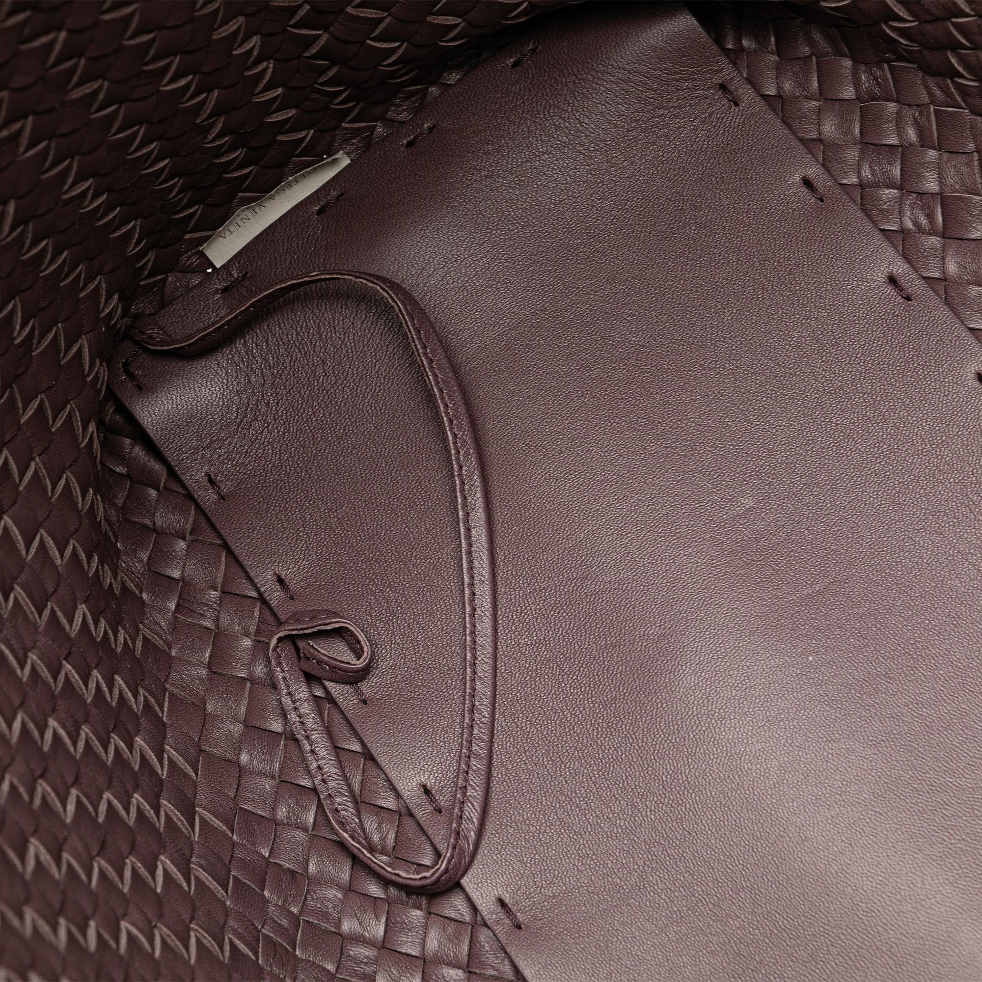 Bottega Veneta Medium Intrecciato Cabat Tote (SHG-p5pUAp)