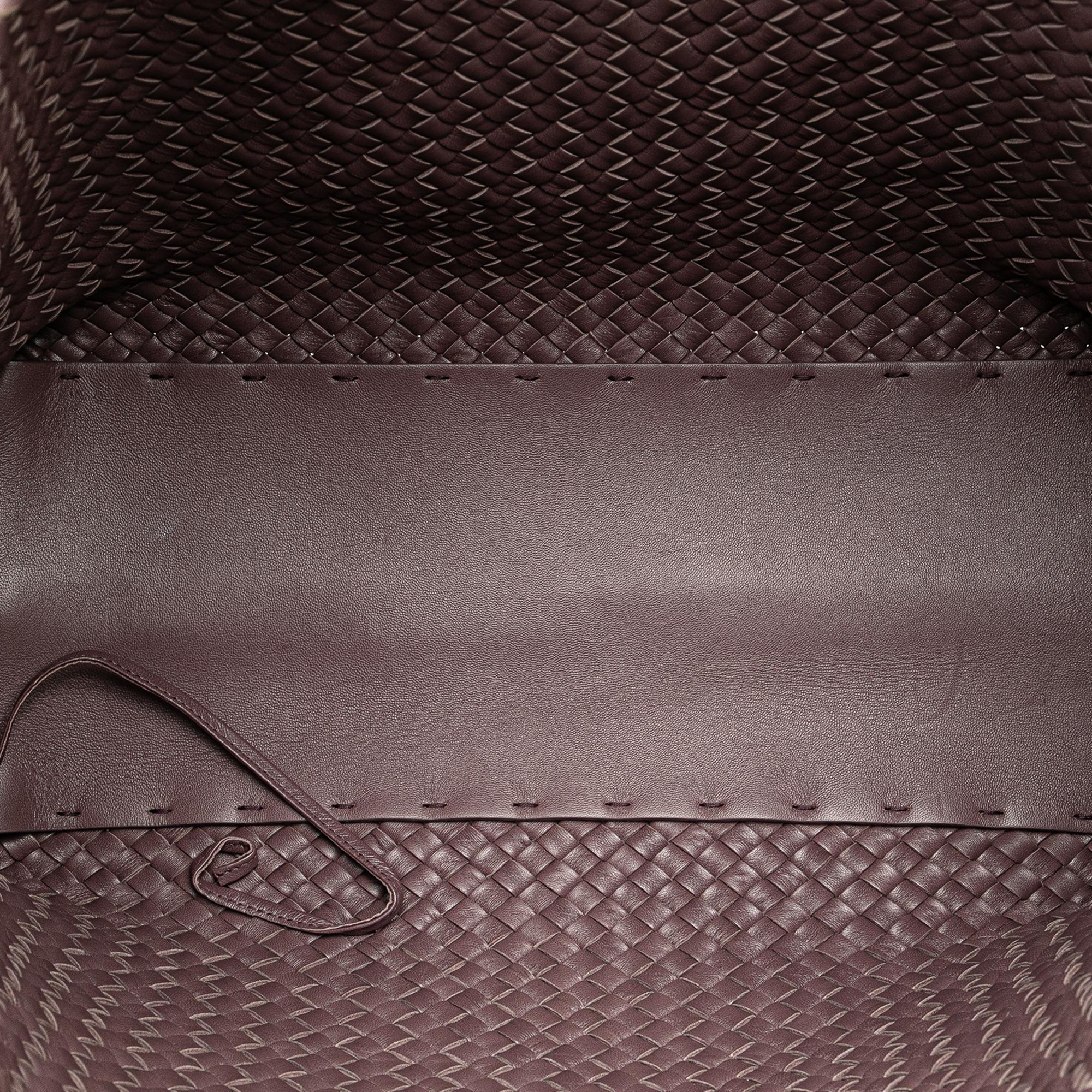 Bottega Veneta Medium Intrecciato Cabat Tote (SHG-p5pUAp)