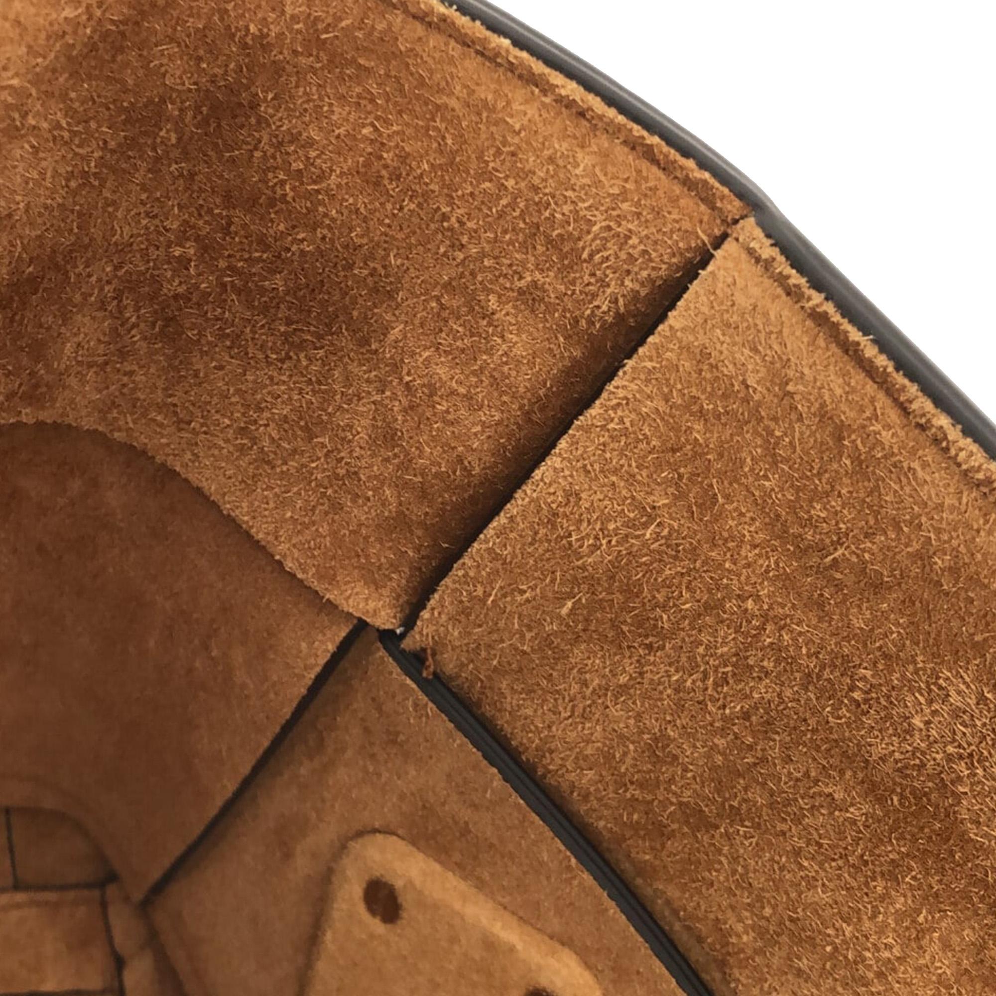 Bottega Veneta Medium Maxi Intrecciato Arco Bag (SHG-6R9Y5V)