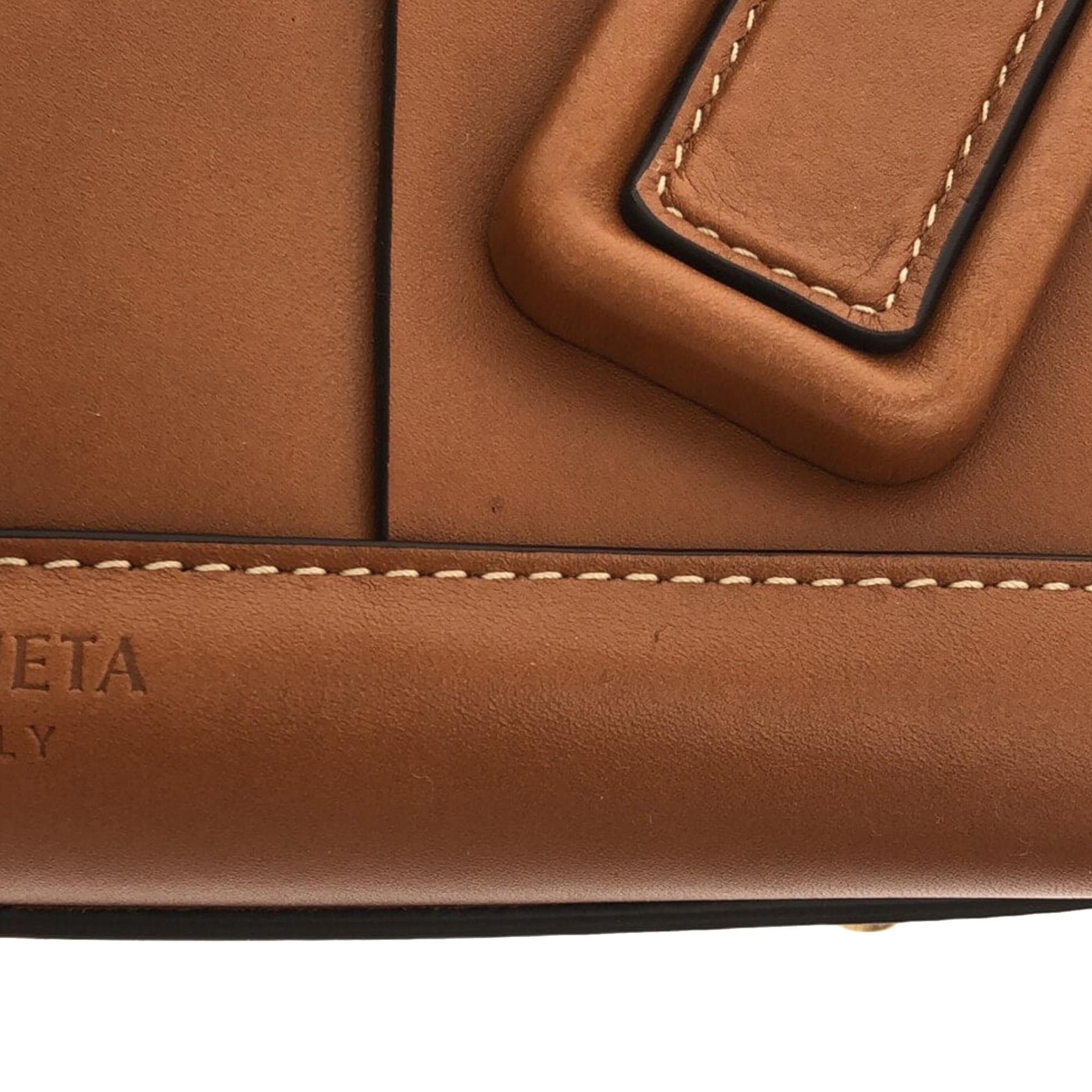 Bottega Veneta Medium Maxi Intrecciato Arco Bag (SHG-6R9Y5V)