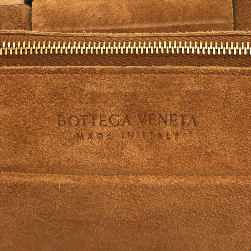 Bottega Veneta Medium Maxi Intrecciato Arco Bag (SHG-6R9Y5V)