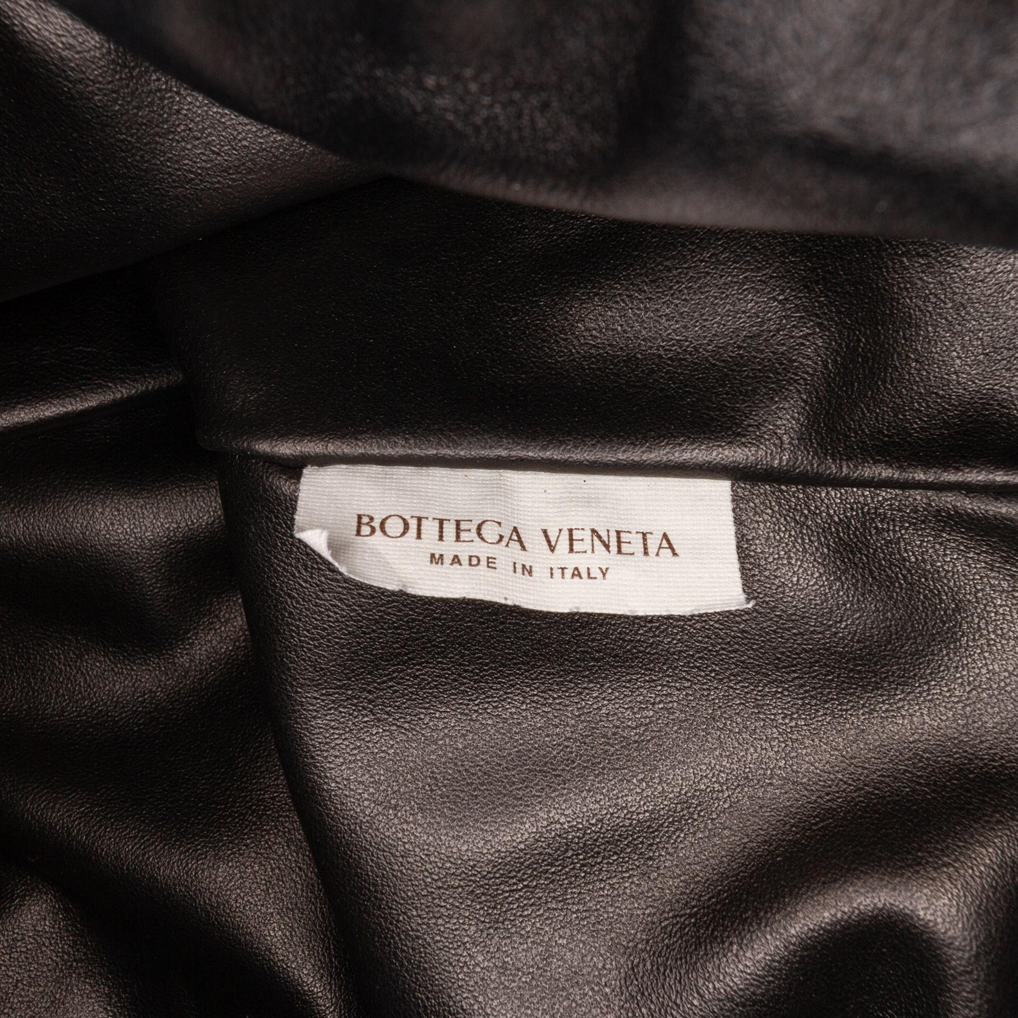 Bottega Veneta Medium The Pouch (SHG-WWLWsF)