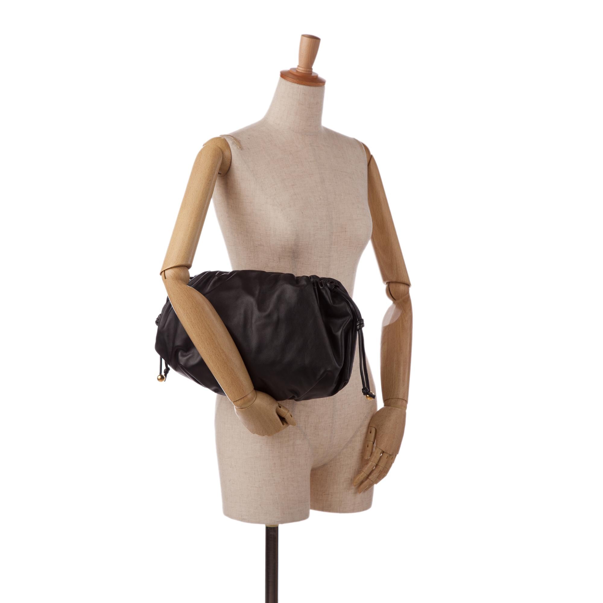 Bottega Veneta Medium The Pouch (SHG-WWLWsF)