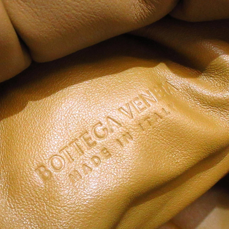 Bottega Veneta Medium The Shoulder Pouch (SHG-s2Hb5d)