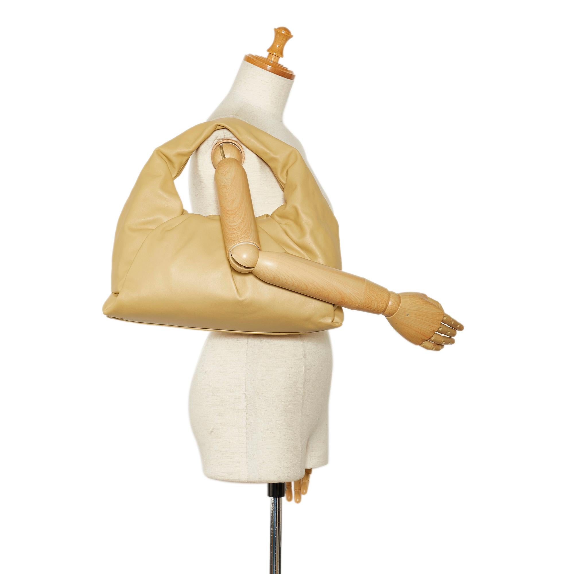 Bottega Veneta Small The Shoulder Pouch (SHG-FVvleR)