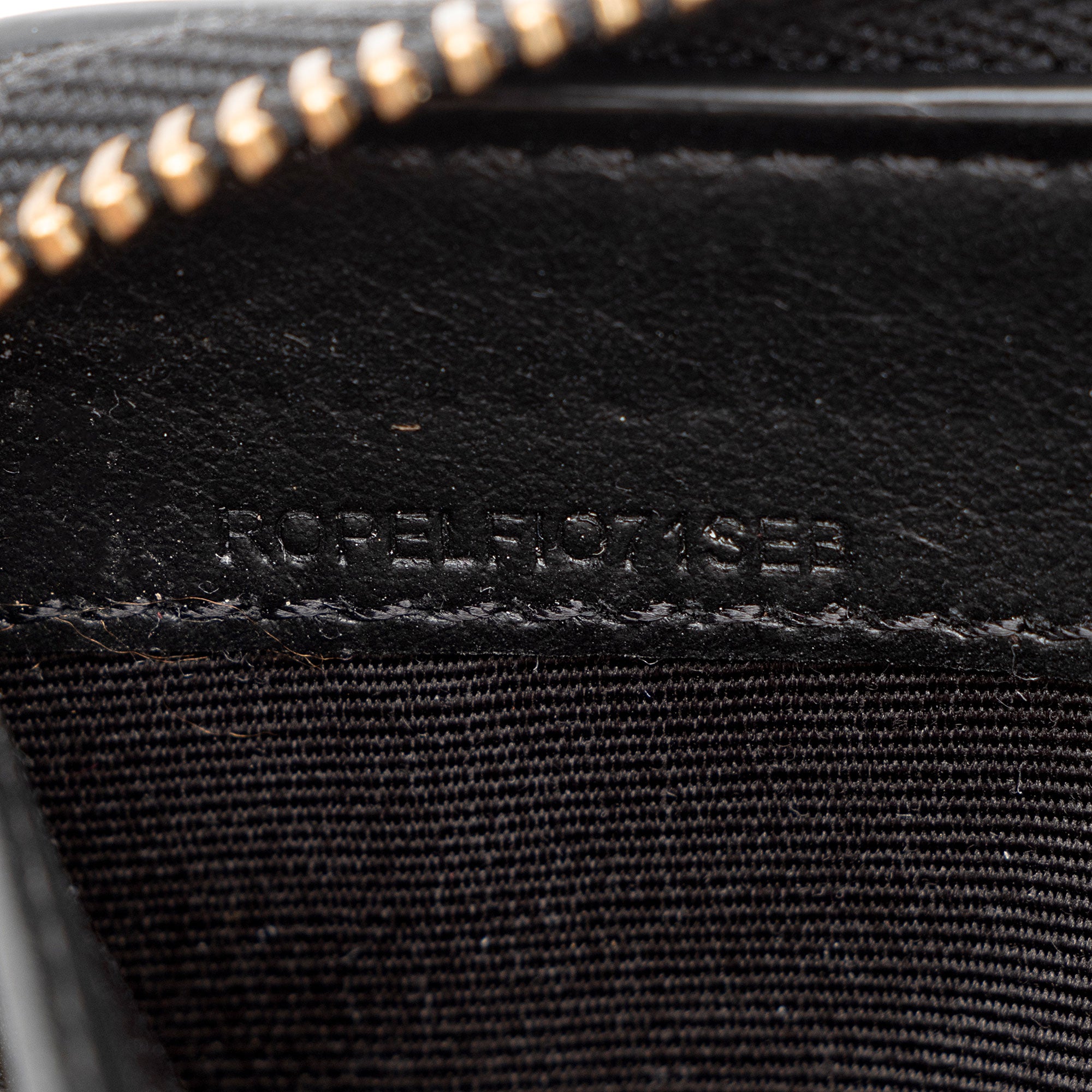 Burberry Embossed Grainy Calfskin Zip Around Wallet (SHF-qMp2HV)