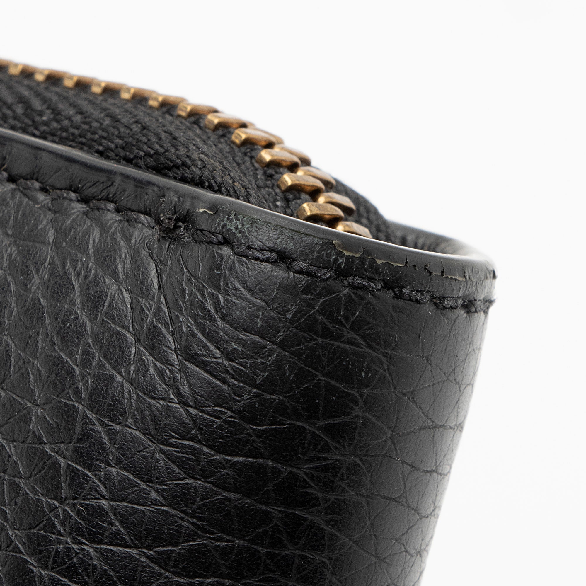 Burberry Embossed Grainy Calfskin Zip Around Wallet (SHF-qMp2HV)