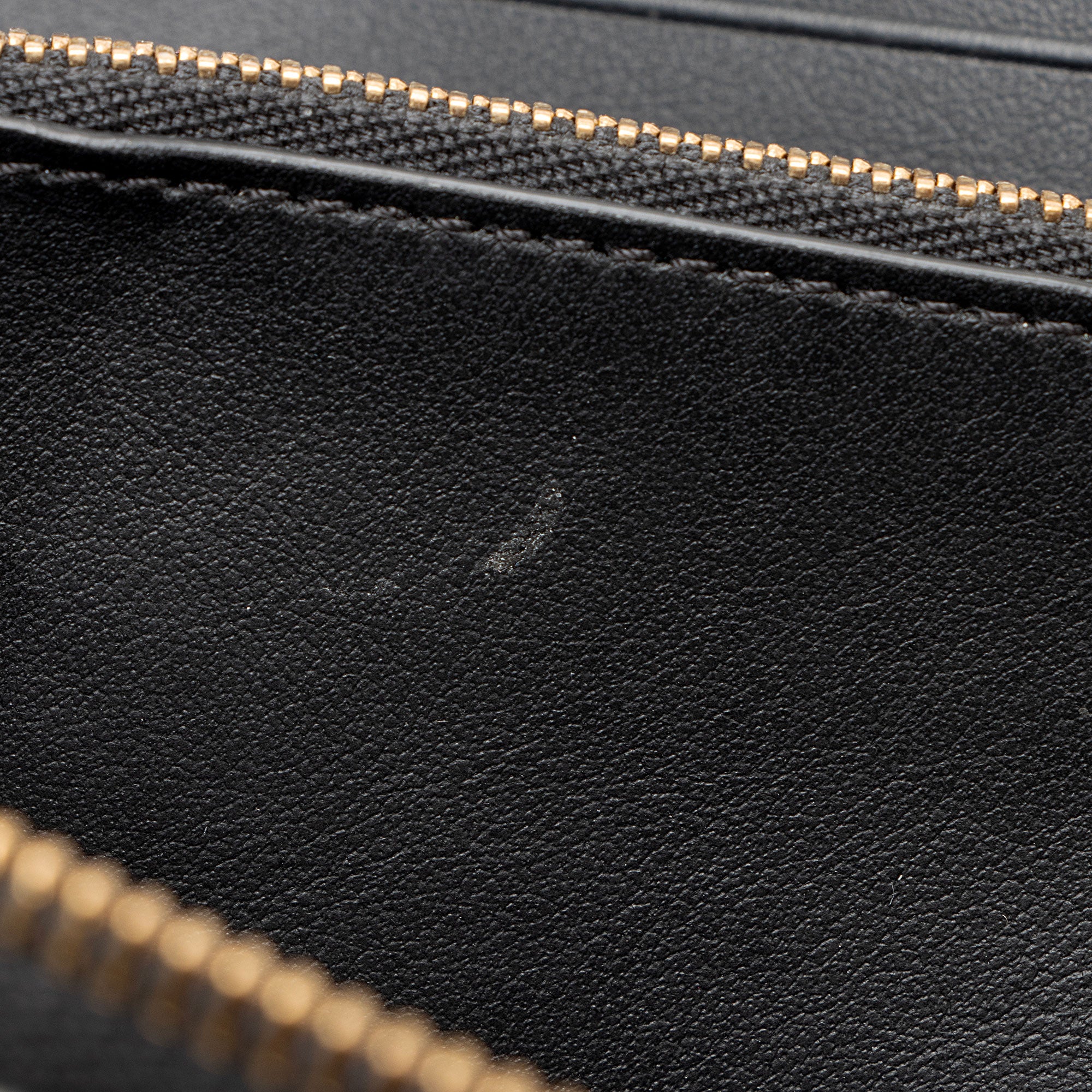 Burberry Embossed Grainy Calfskin Zip Around Wallet (SHF-qMp2HV)