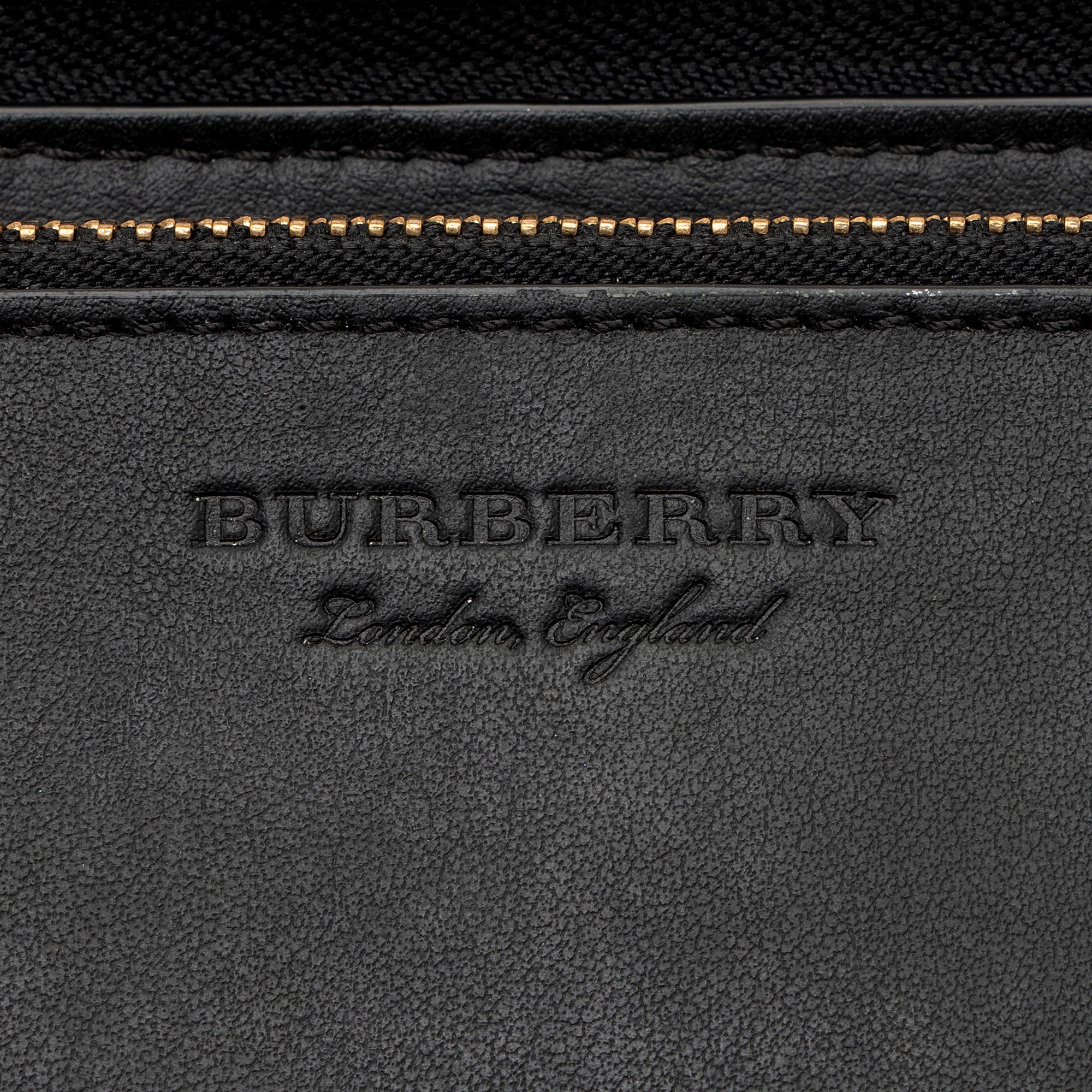 Burberry Embossed Grainy Calfskin Zip Around Wallet (SHF-qMp2HV)