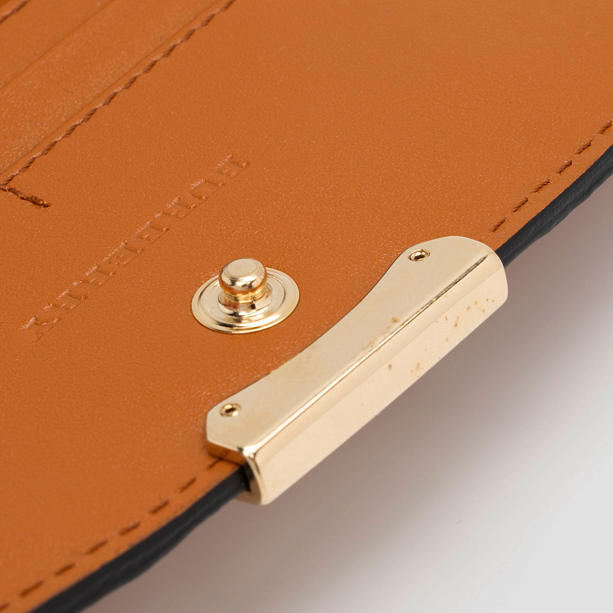 Burberry Embossed Leather Porter Wallet (SHF-QF78fN)