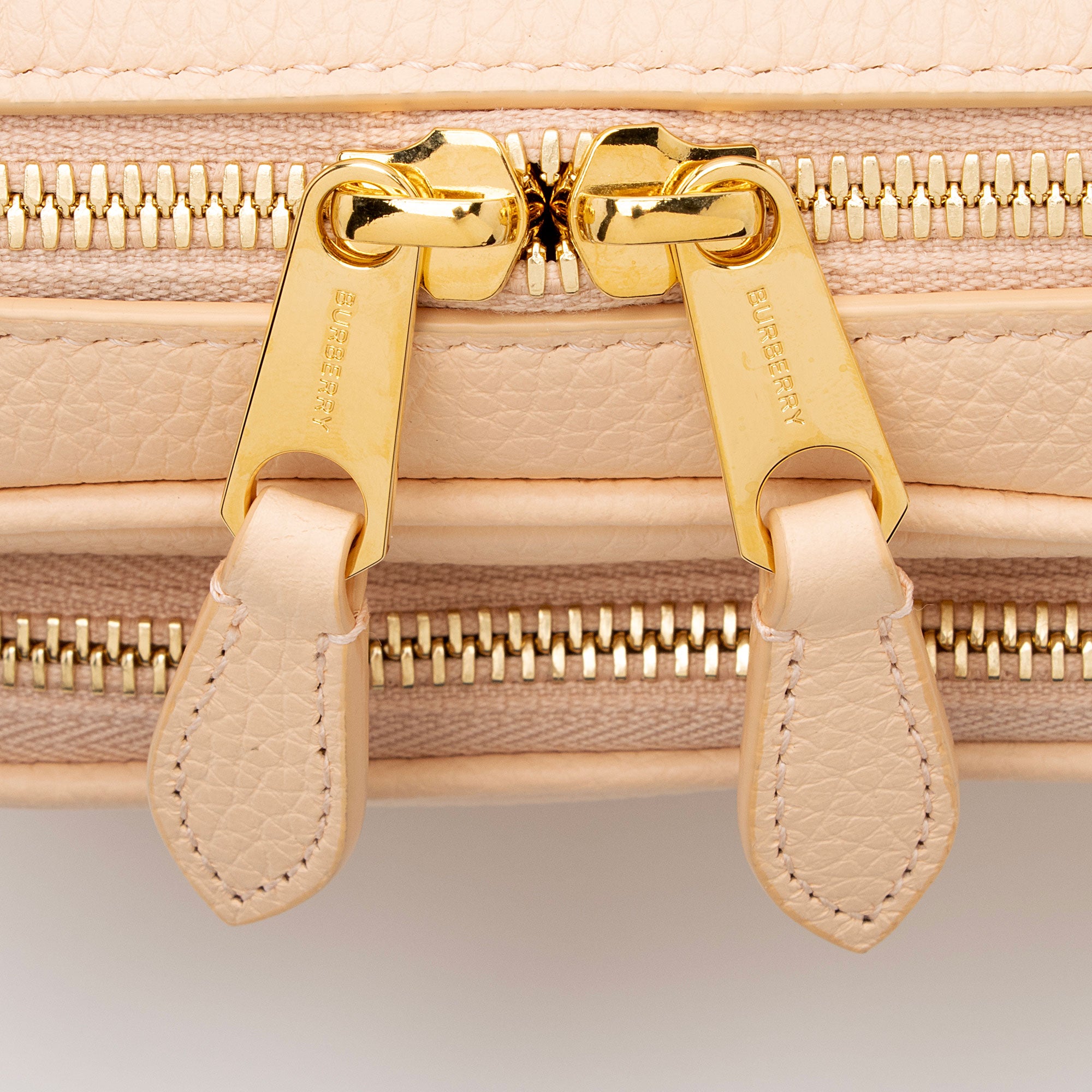 Burberry Grained Calfskin Small Camera Bag (SHF-E4IJux)