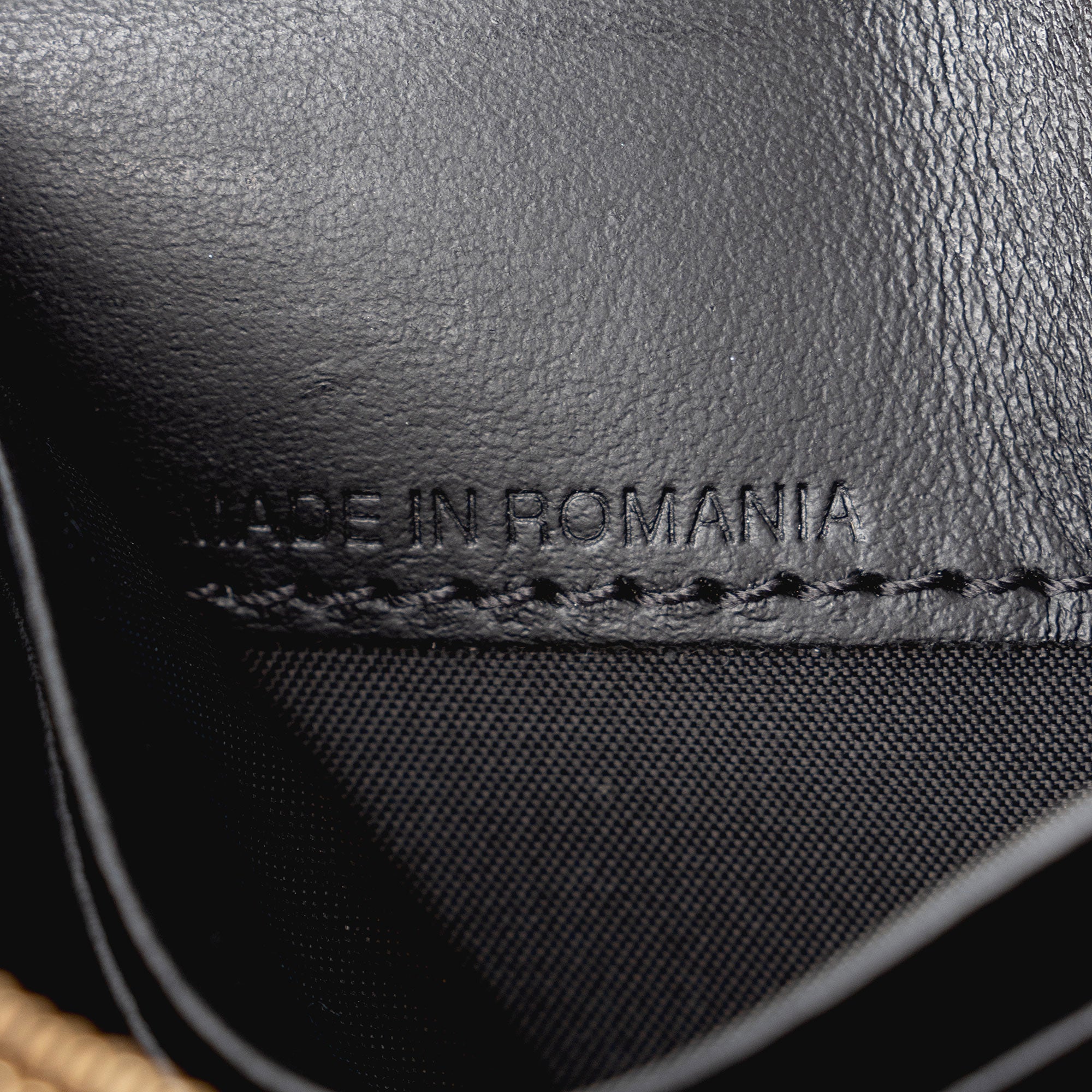 Burberry House Check Henley Chain Wallet (SHF-OabVyk)