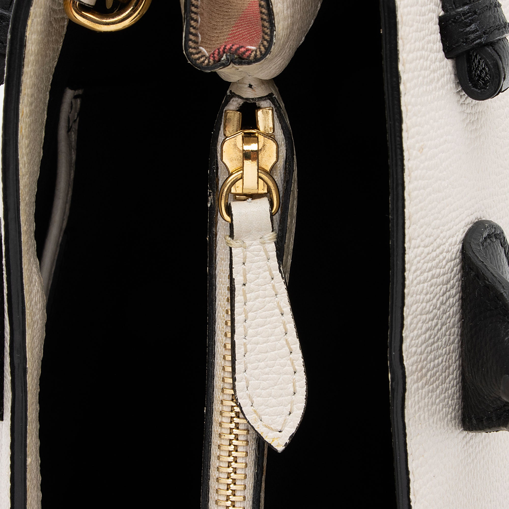 Burberry House Check Leather Banner Medium Tote (SHF-IHmkgX)