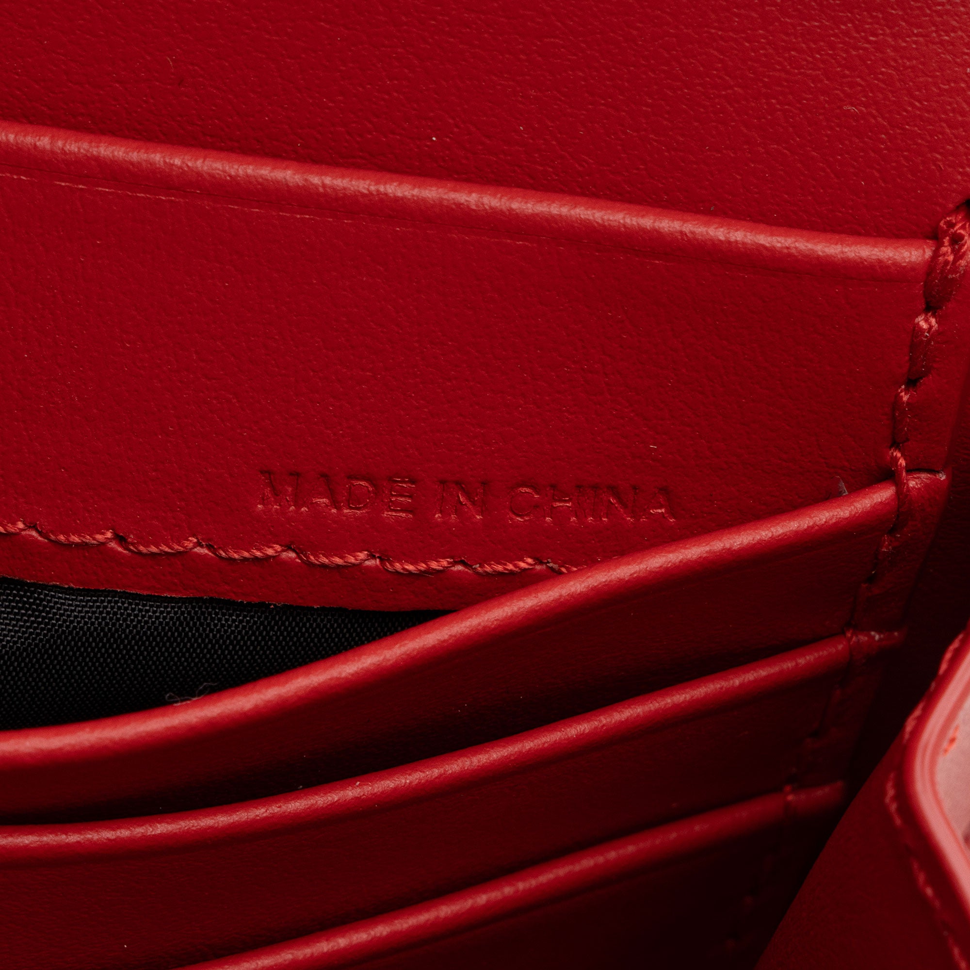 Burberry House Check Leather Hannah Wallet on Strap (SHF-eQV5N5)