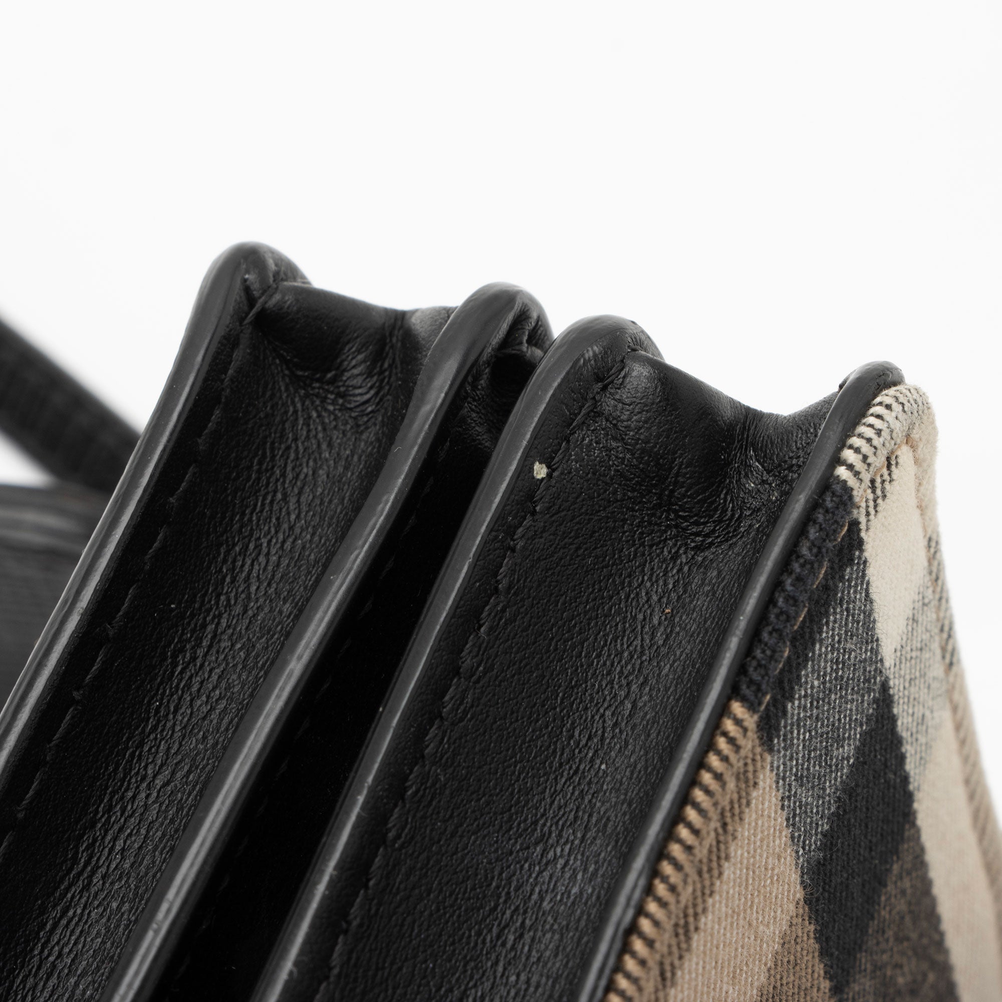 BURBERRY LONDON ショルダーバッグ KU 033 BE 16