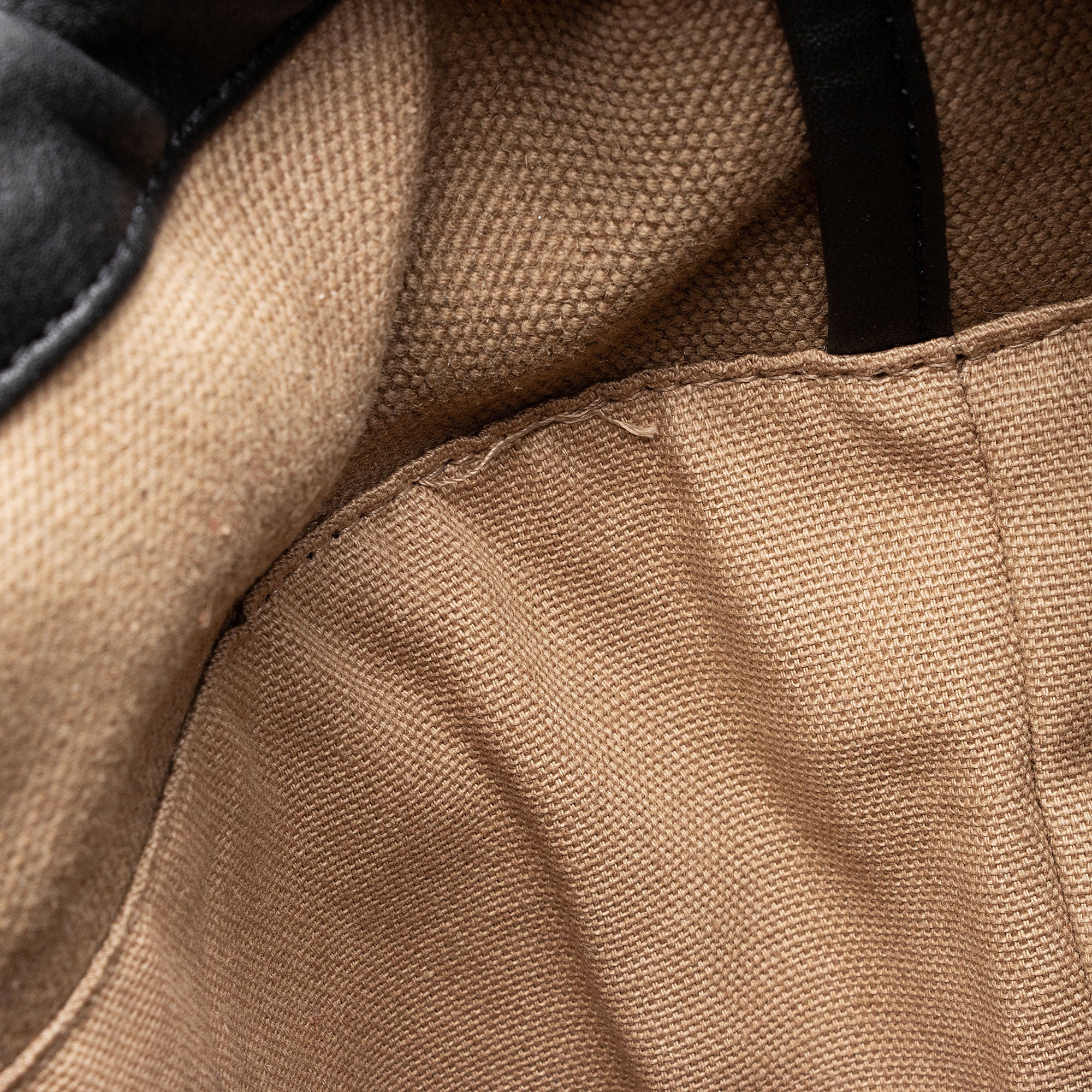 BURBERRY　sizuku Burberry Leather Drawstring Susanna Bucket Bag (SHF-EjwCUX)