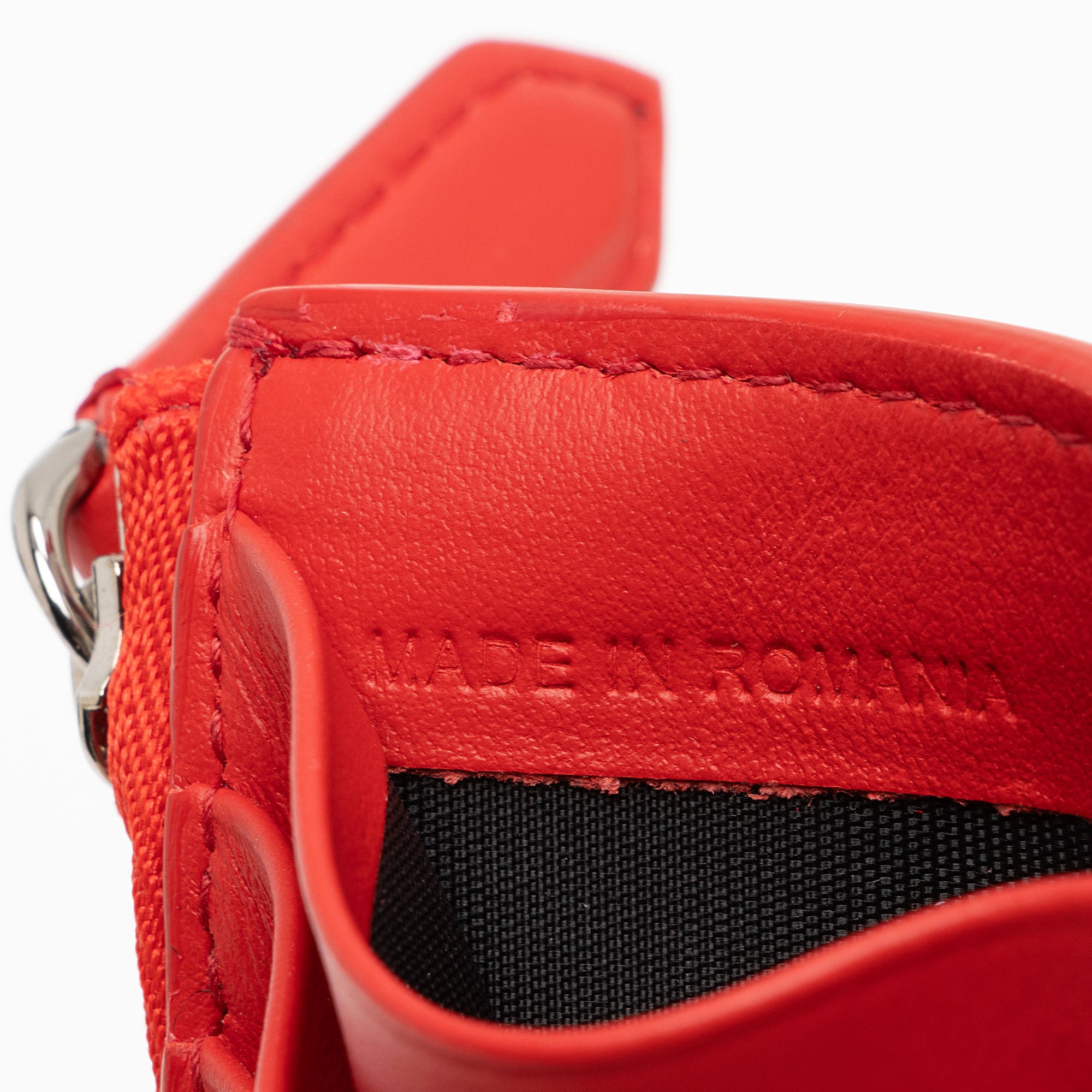 Burberry Leather Logo Alwyn Zip Card Case (SHF-raRJkL)