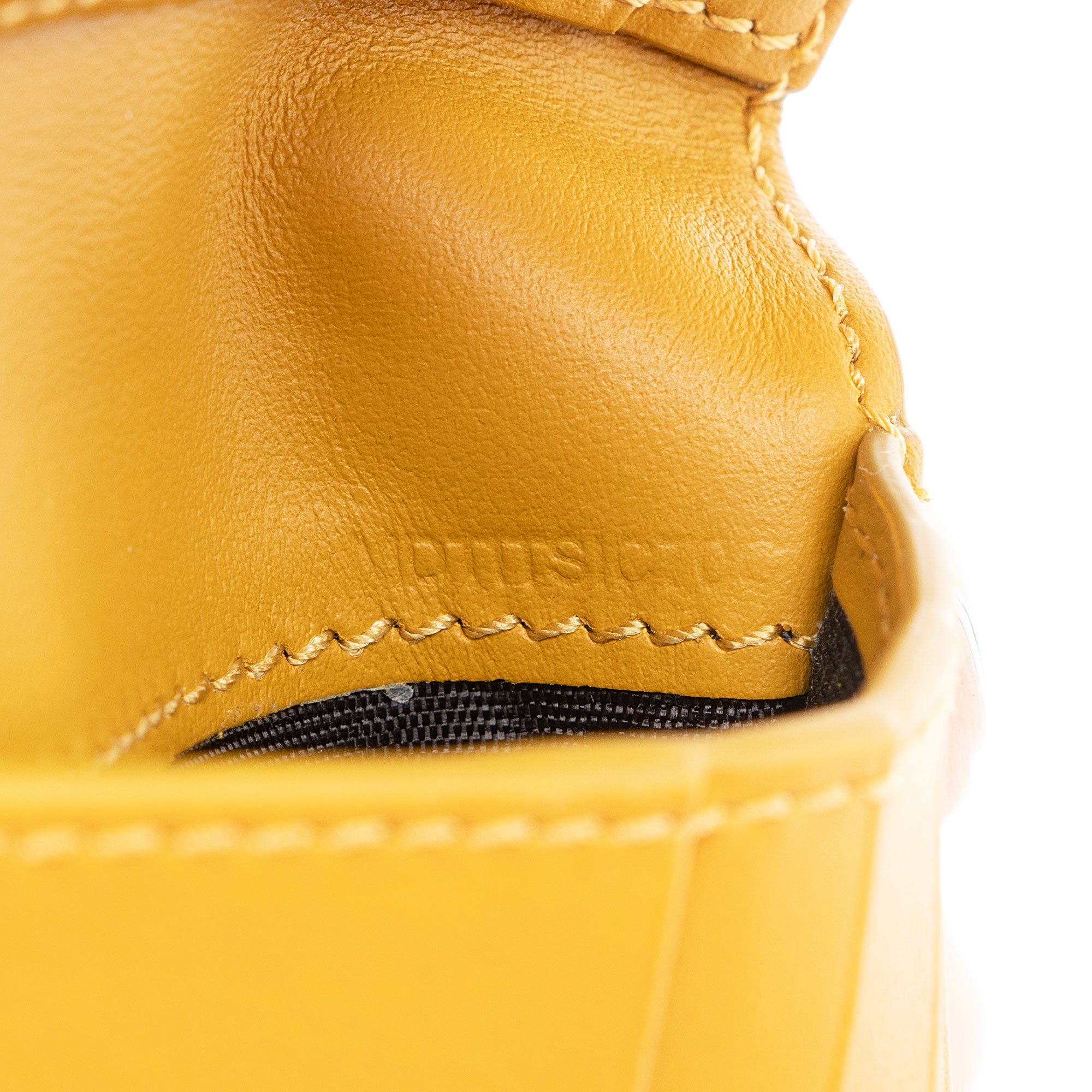 Burberry Leather Logo Bi-Fold Wallet (SHF-6J3R2b)