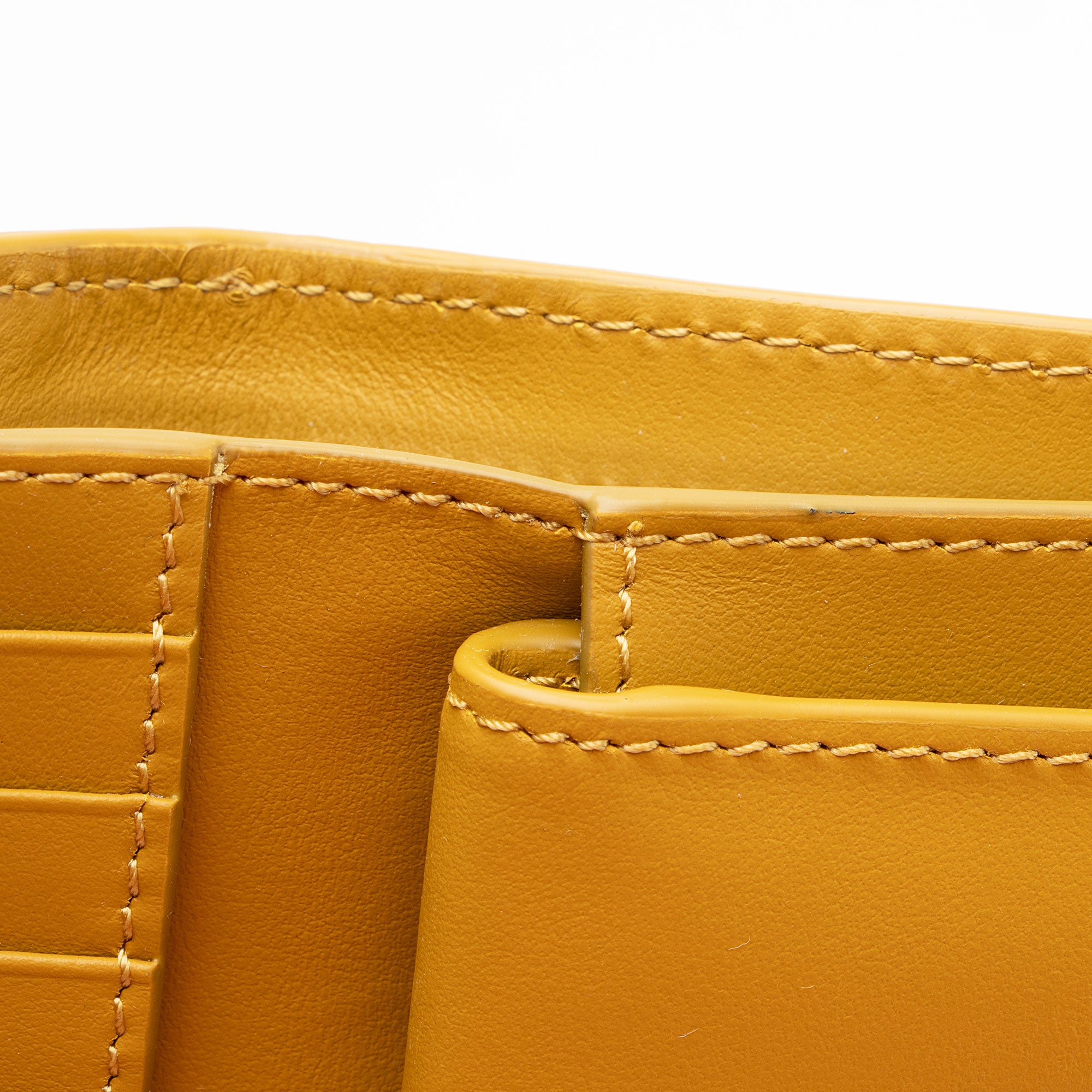 Burberry Leather Logo Bi-Fold Wallet (SHF-6J3R2b)