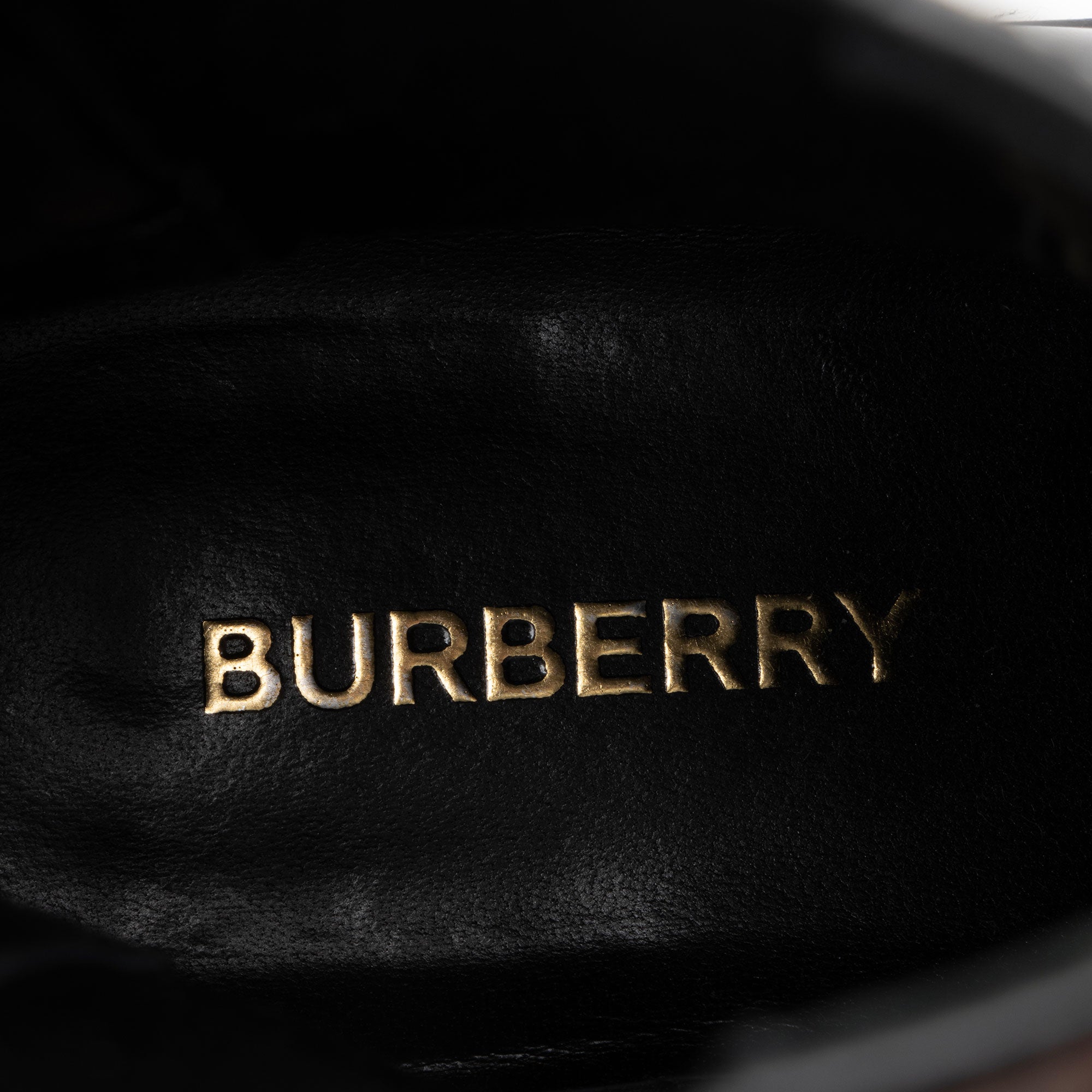 Burberry Leather TB Chelsea Boots - Size 7.5 / 37.5 (SHF-HxNSL5)