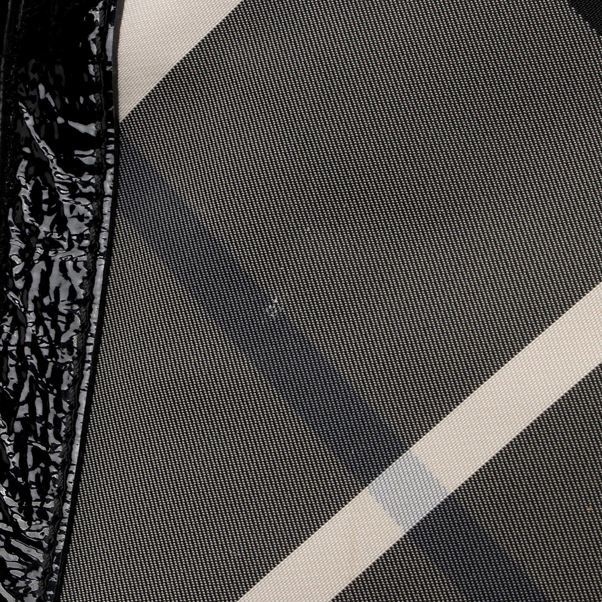 Burberry Nylon Beat Check Victoria Large Tote (SHF-Ll7sNt)