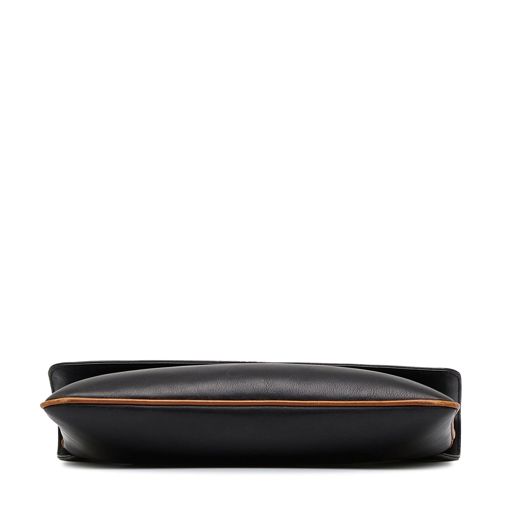 Celine Leather Clutch (SHG-9BXLOM)