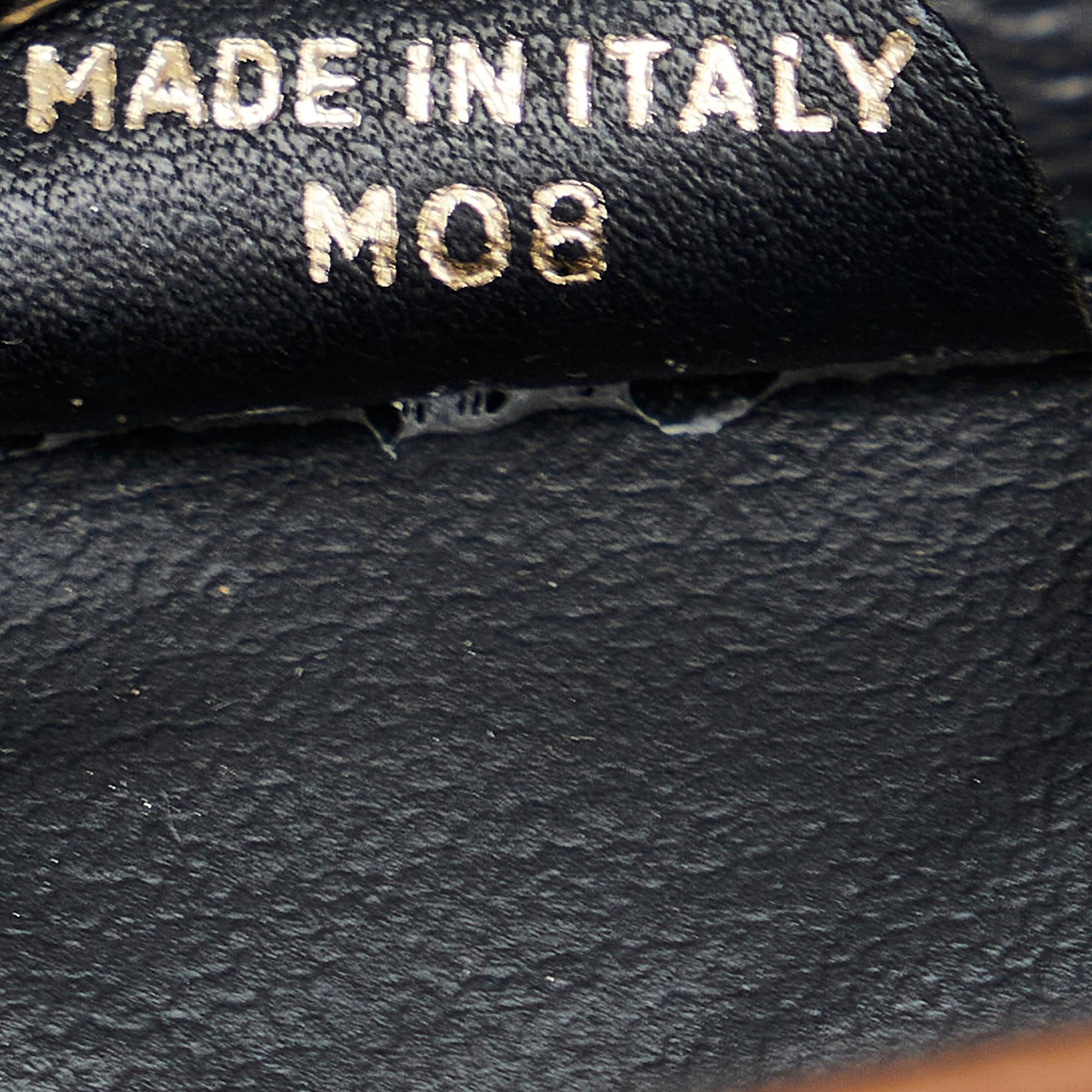 Celine Leather Clutch (SHG-9BXLOM)