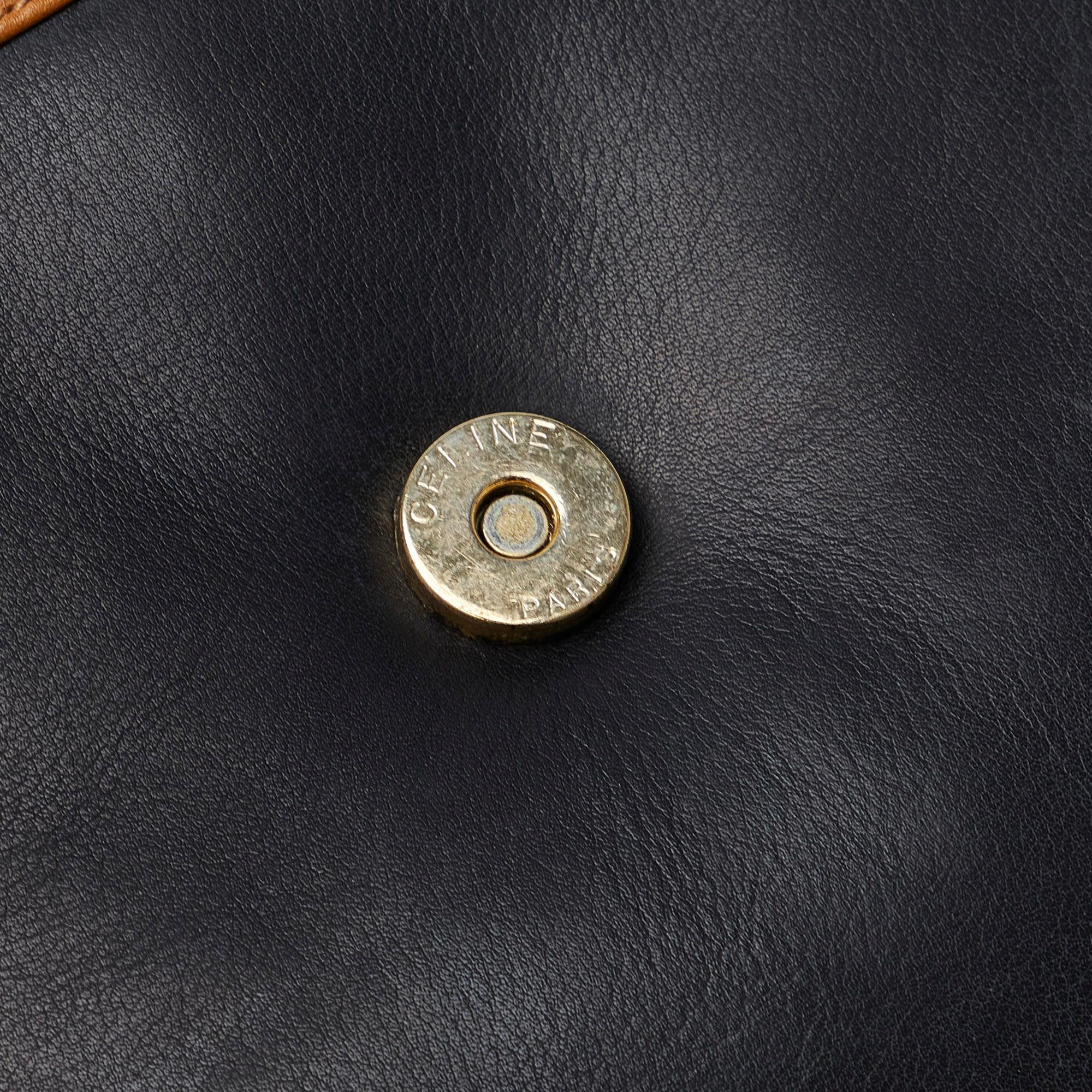 Celine Leather Clutch (SHG-9BXLOM)